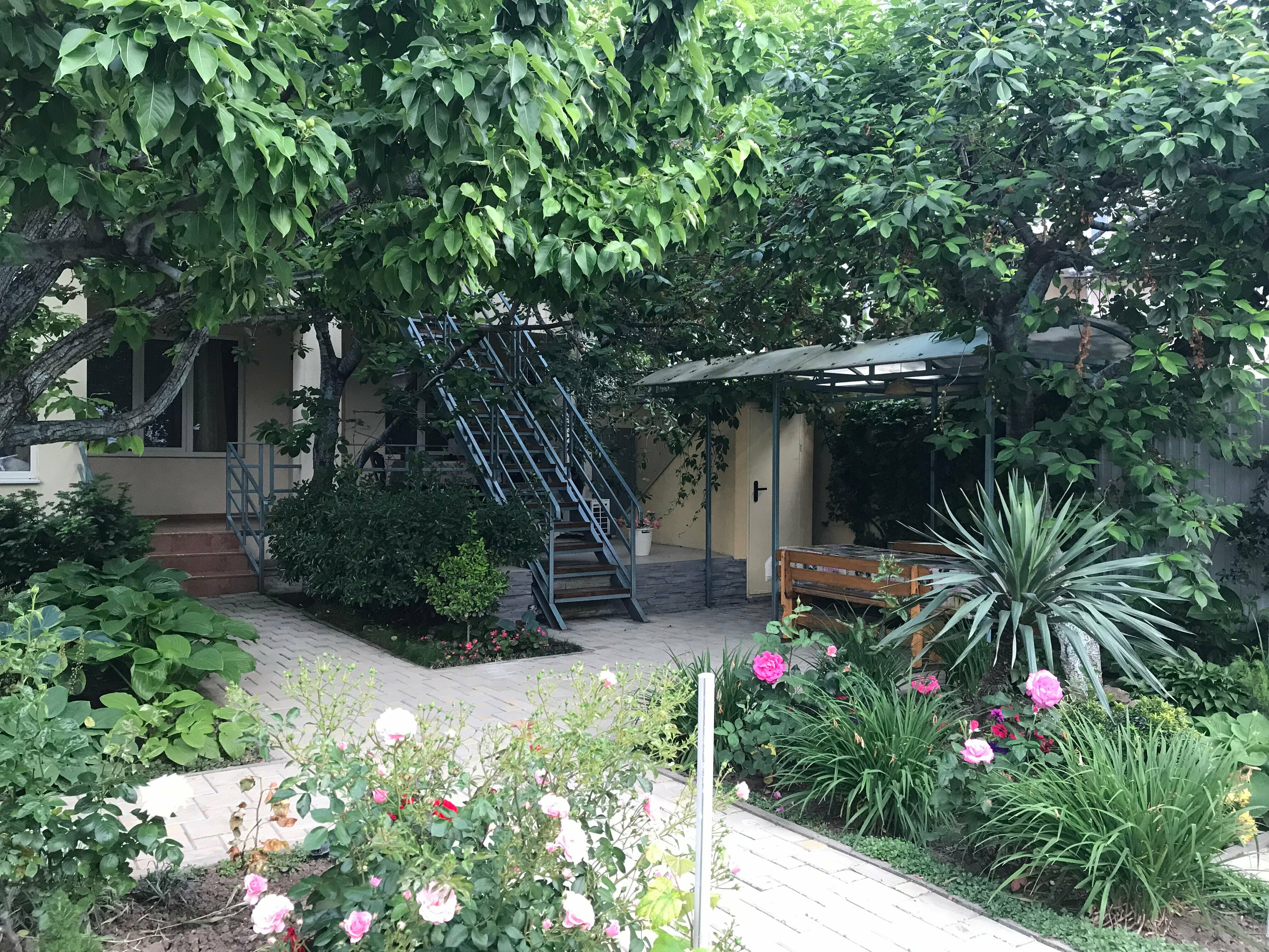 Трехместный номер «Комфорт» с душем