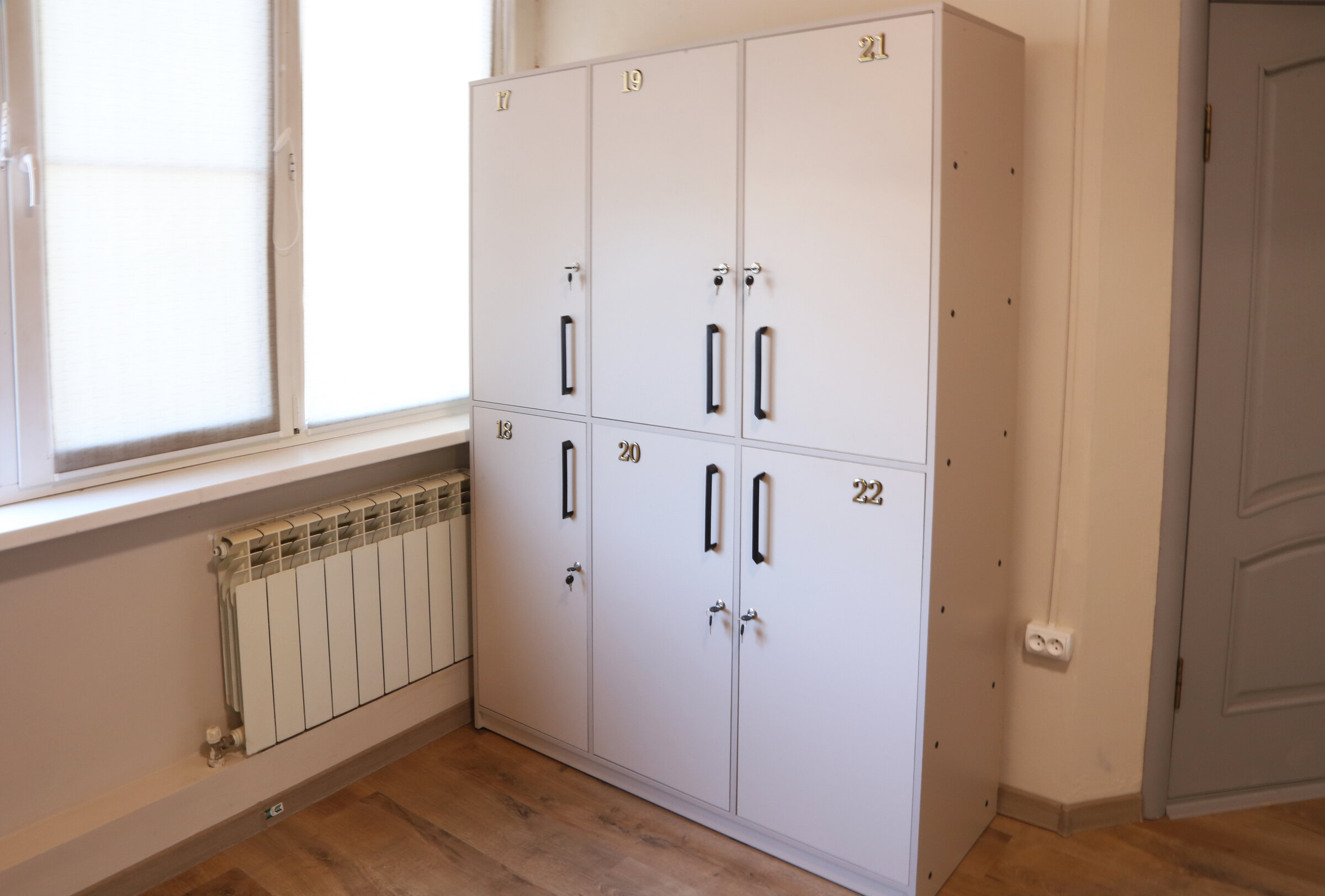 Кровать в общем 6-местном номере для мужчин и женщин