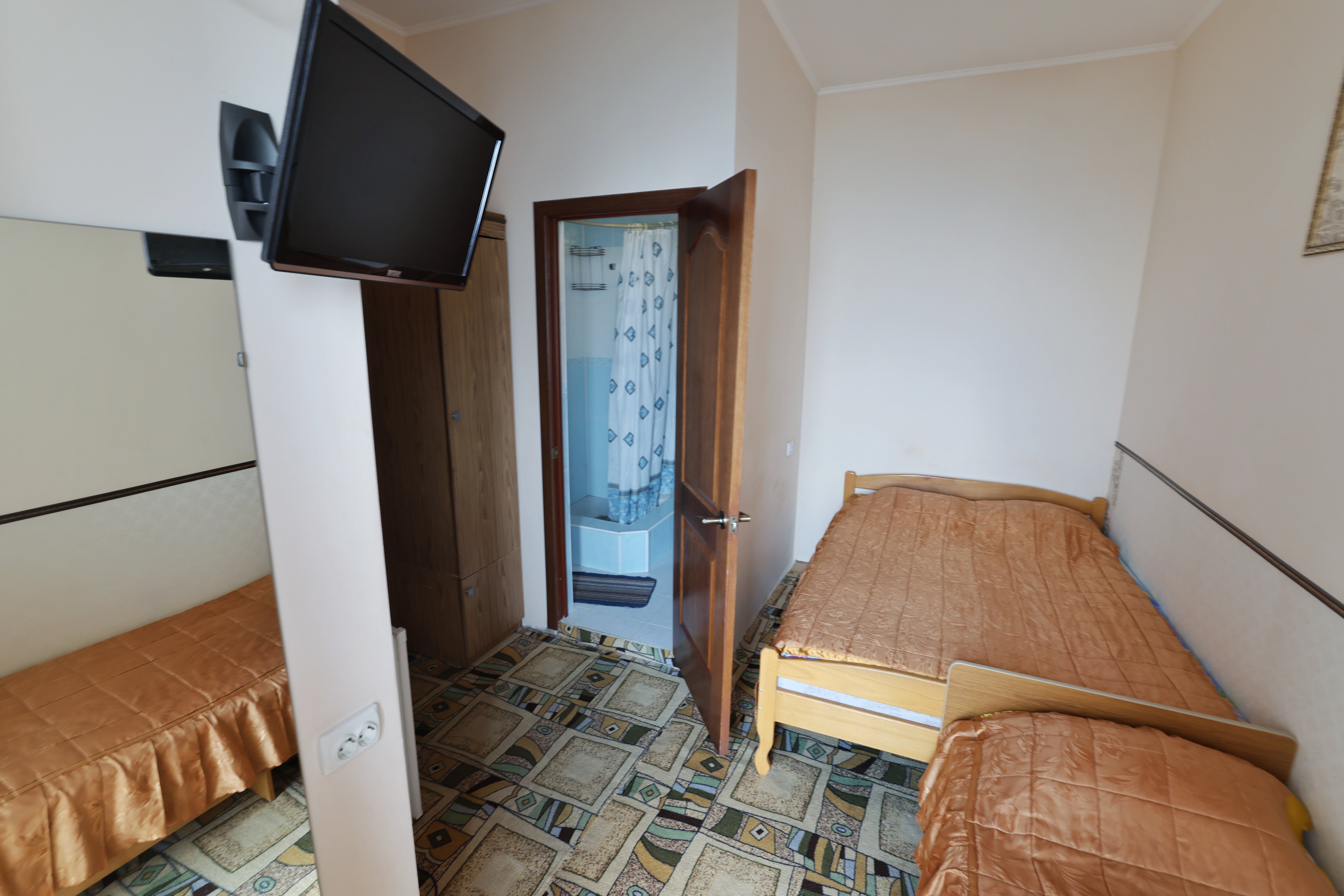 Трехместный номер с балконом и видом на море