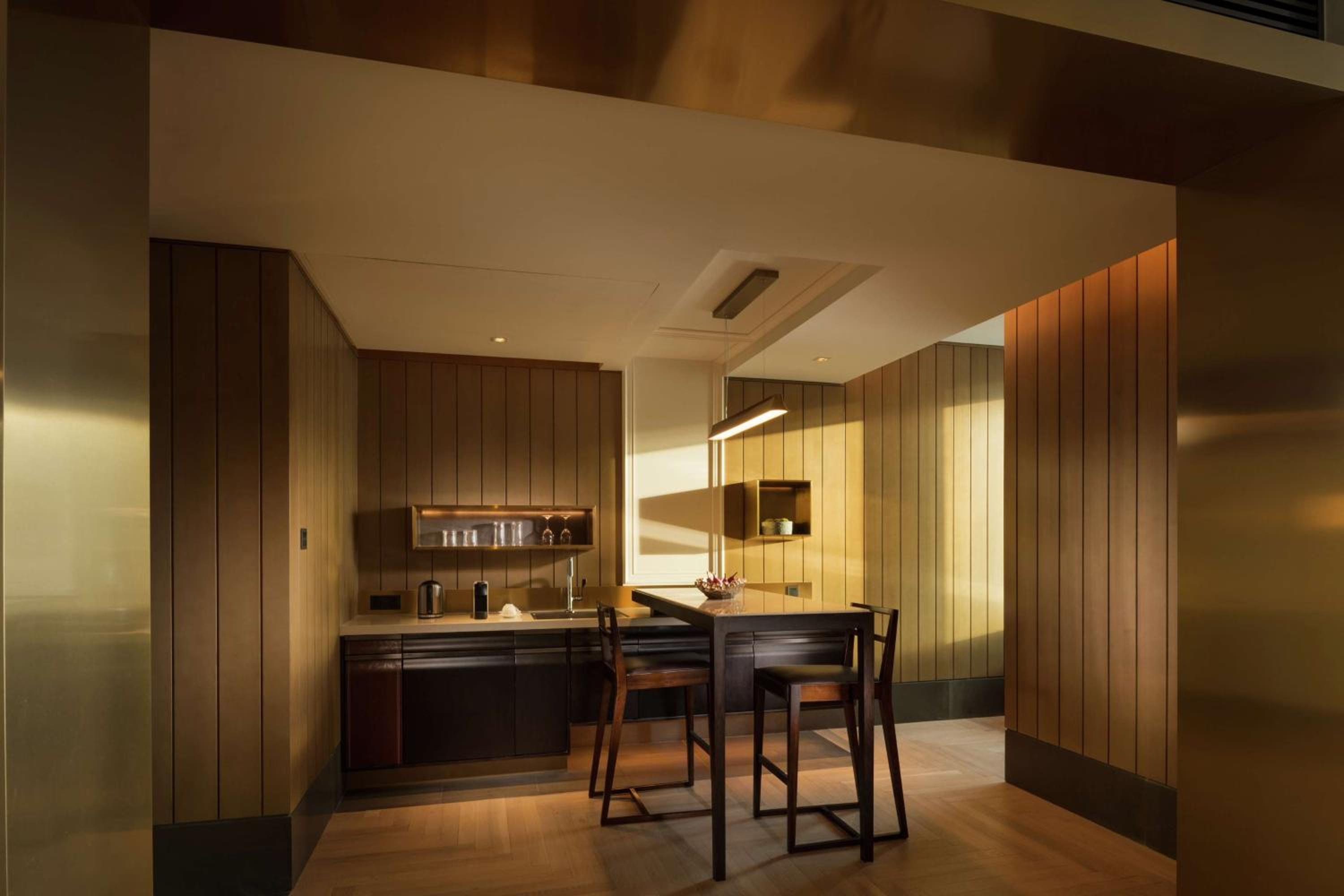 One-Bedroom King Suite
