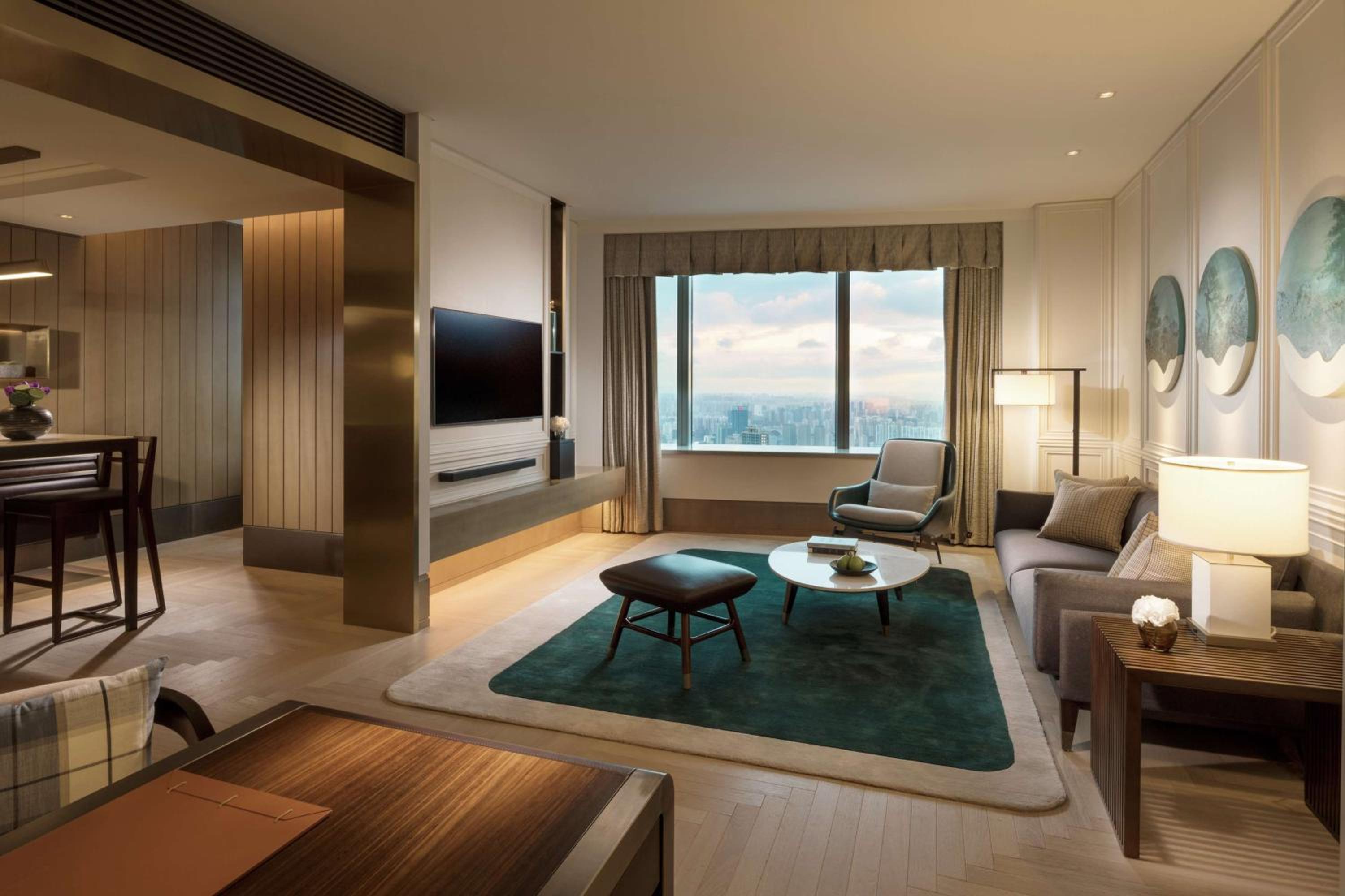 One-Bedroom King Suite