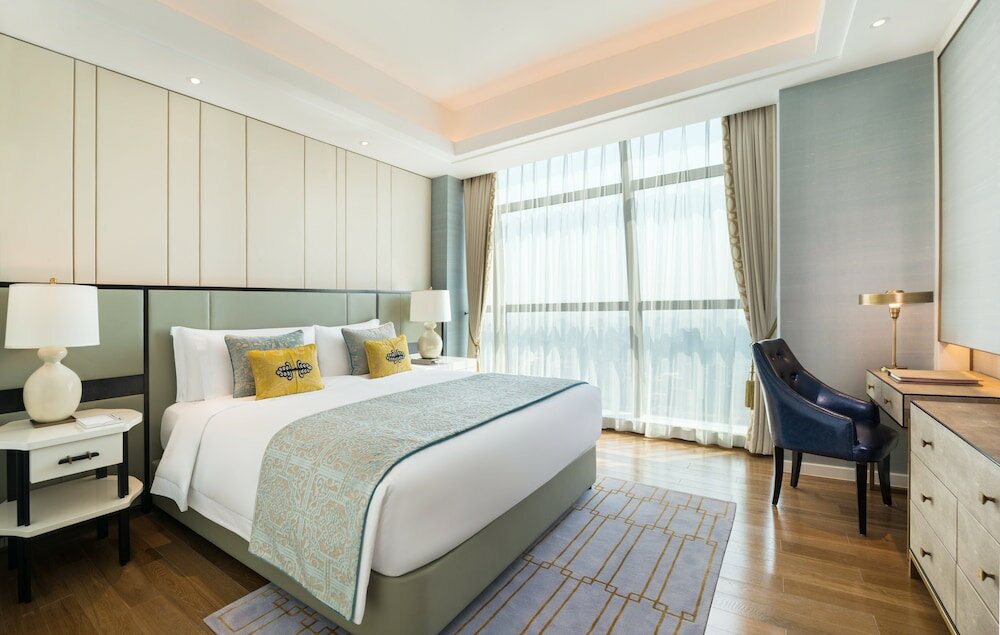 Deluxe Room, 1 King Bed, City View