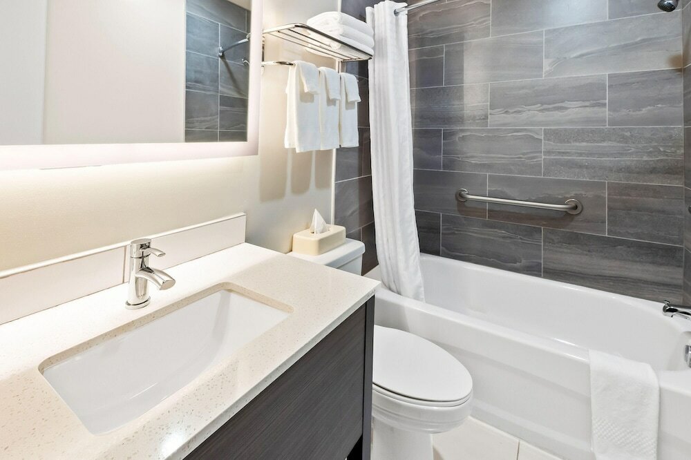 Room, 2 Queen Beds, Non Smoking (No Pets)