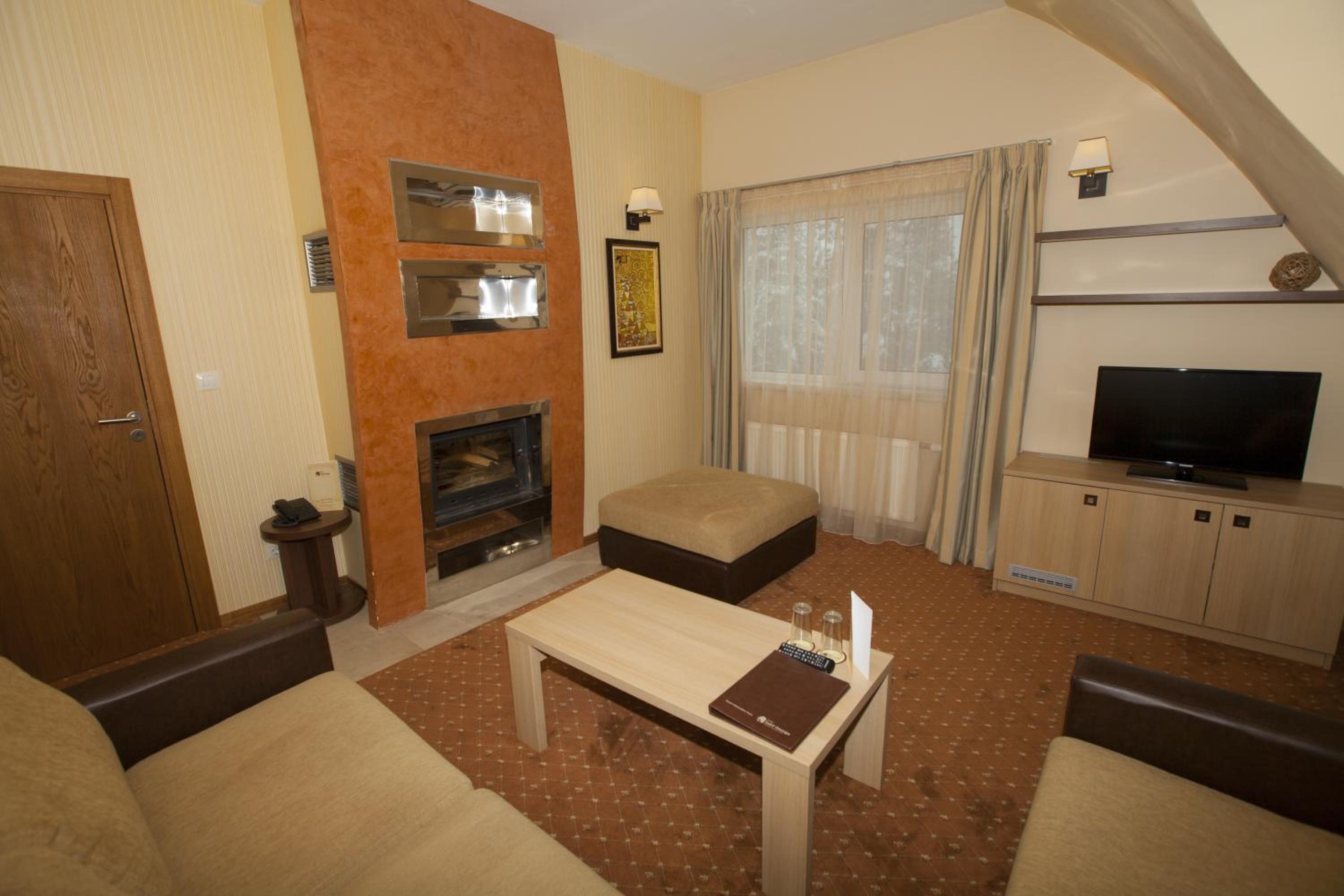 Deluxe Suite with Mountain View