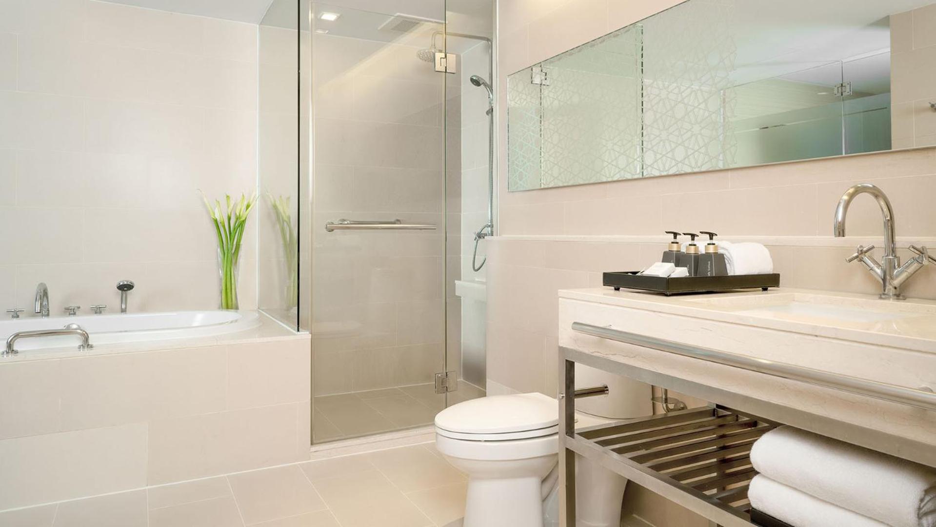 One-Bedroom Suite Twin Beds with Private Balcony