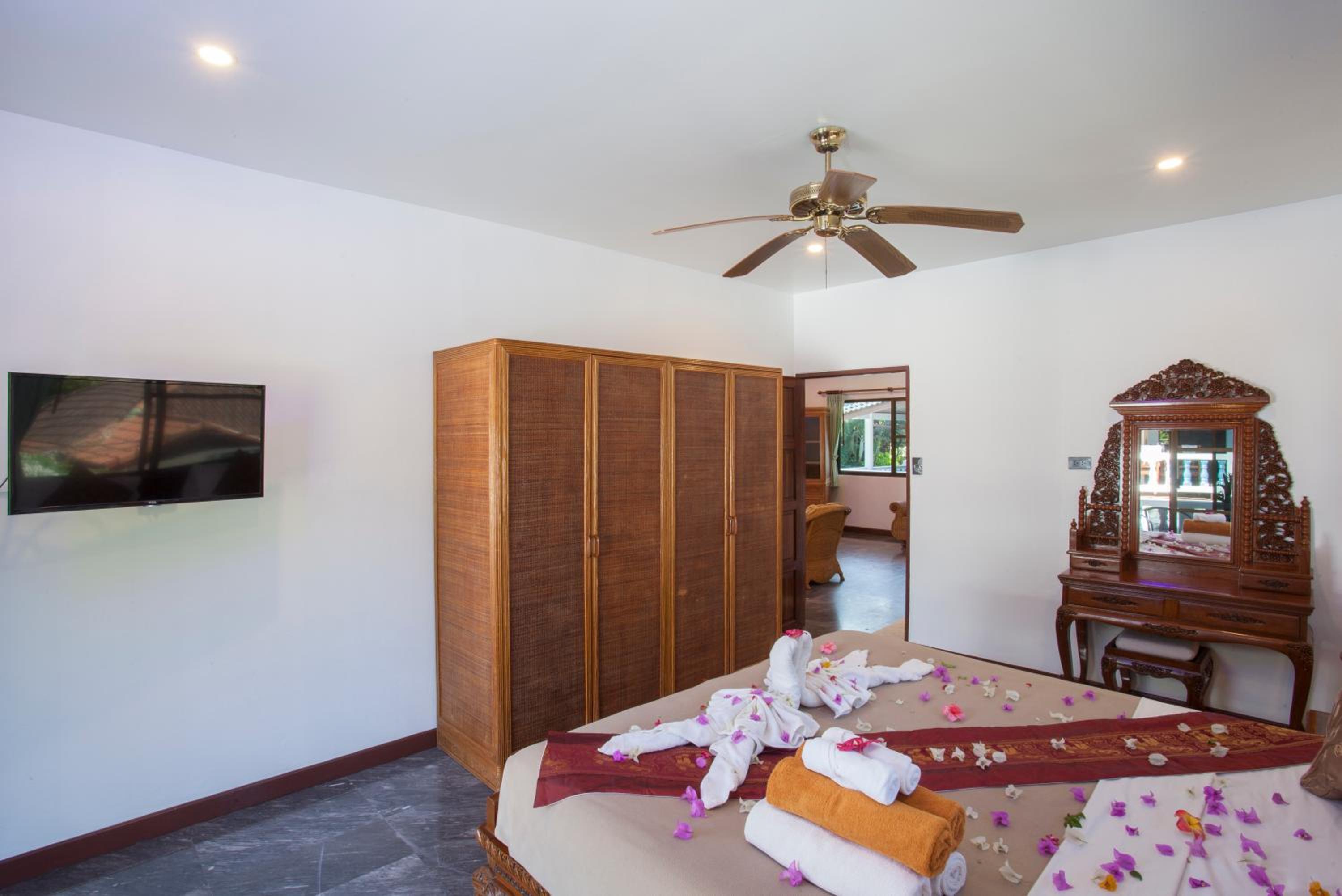 Superior One-Bedroom Apartment