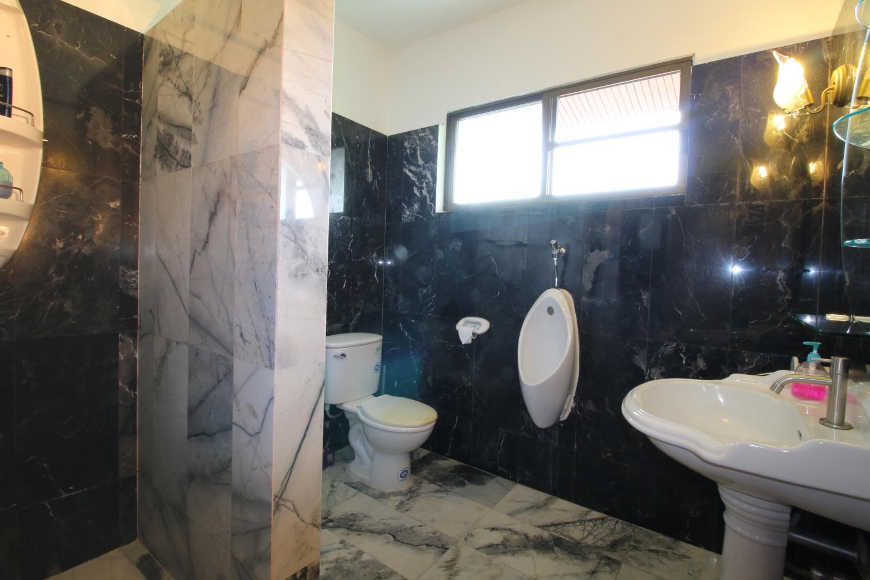 Superior One-Bedroom Apartment