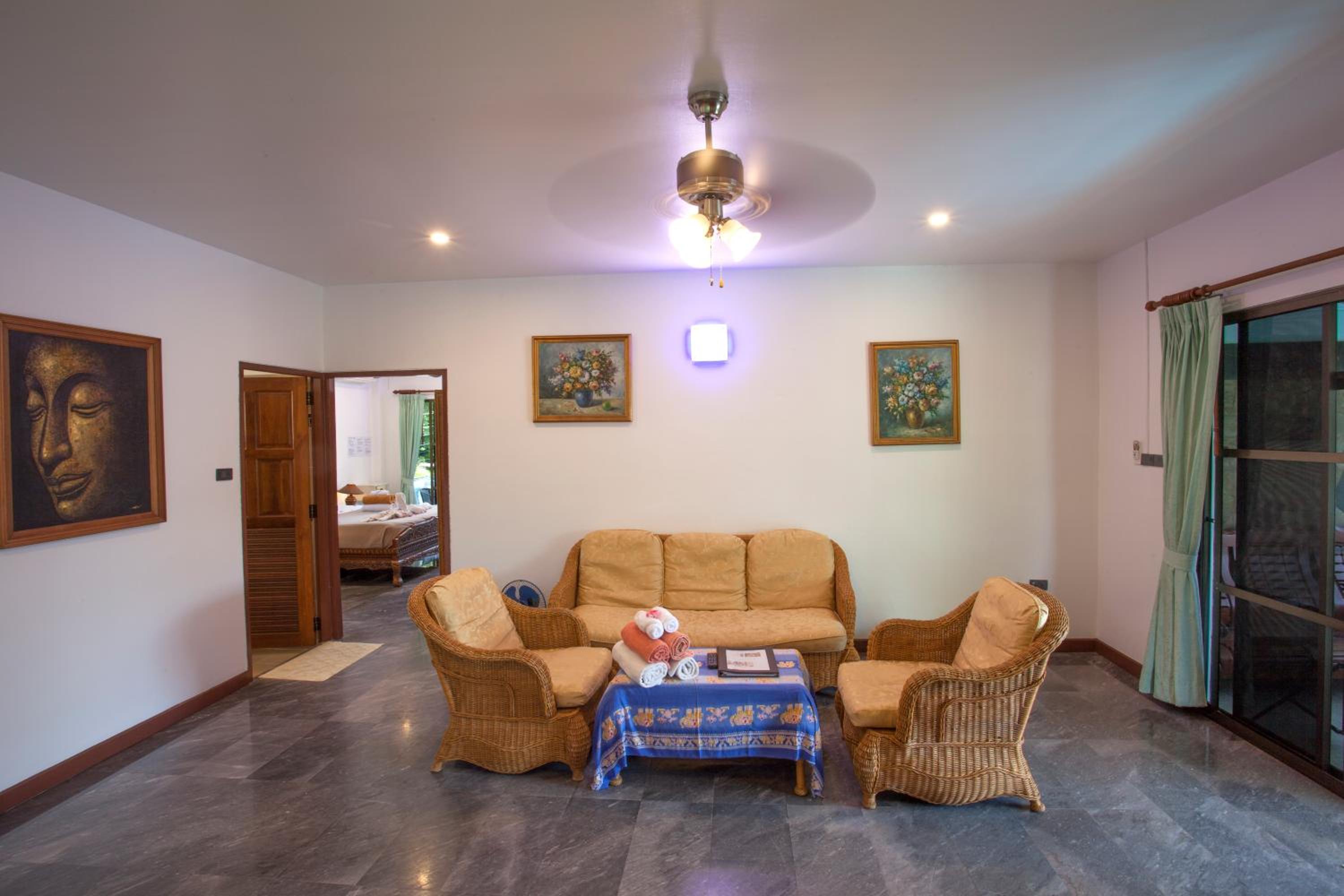 Superior One-Bedroom Apartment