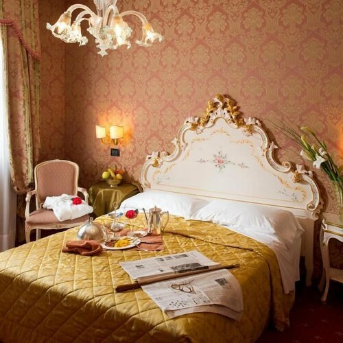 Classic Double Room, 1 Double Bed в Hotel Carlton on the Grand Canal
