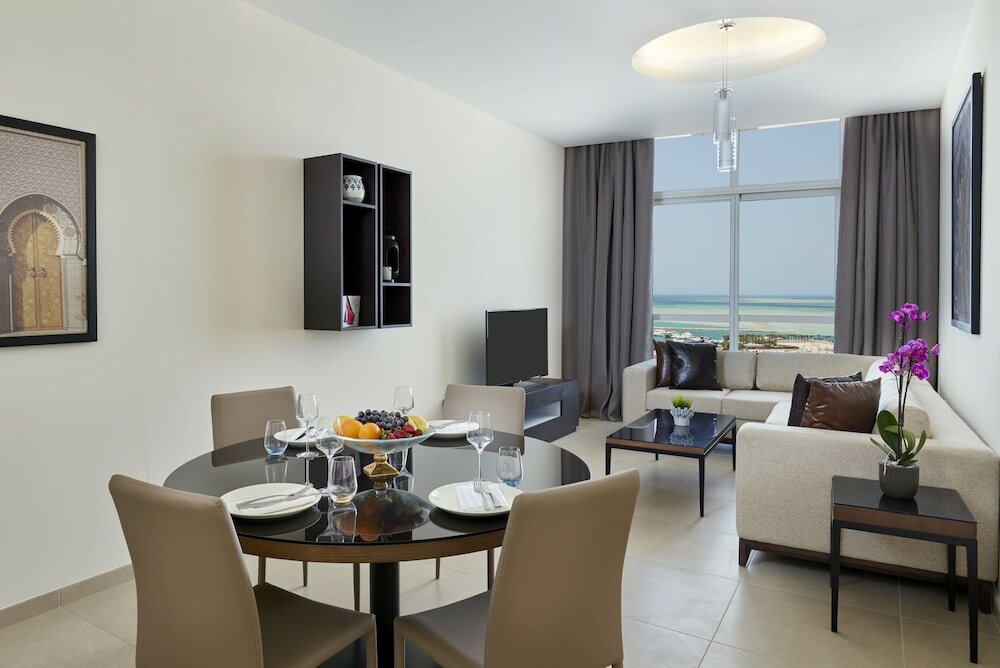 Suite, 1 King Bed, City View (2 Balcony)