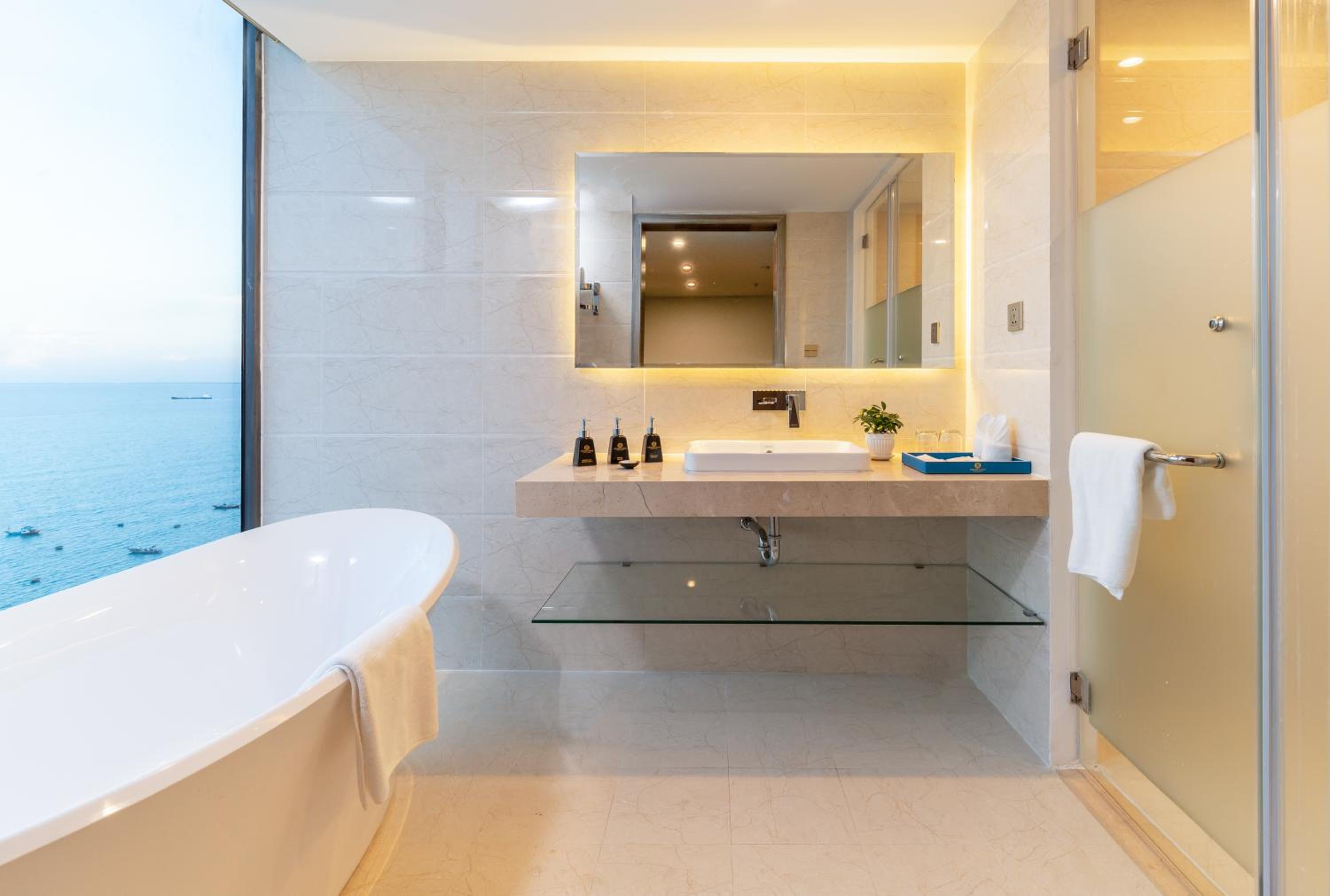 King Suite with Ocean View