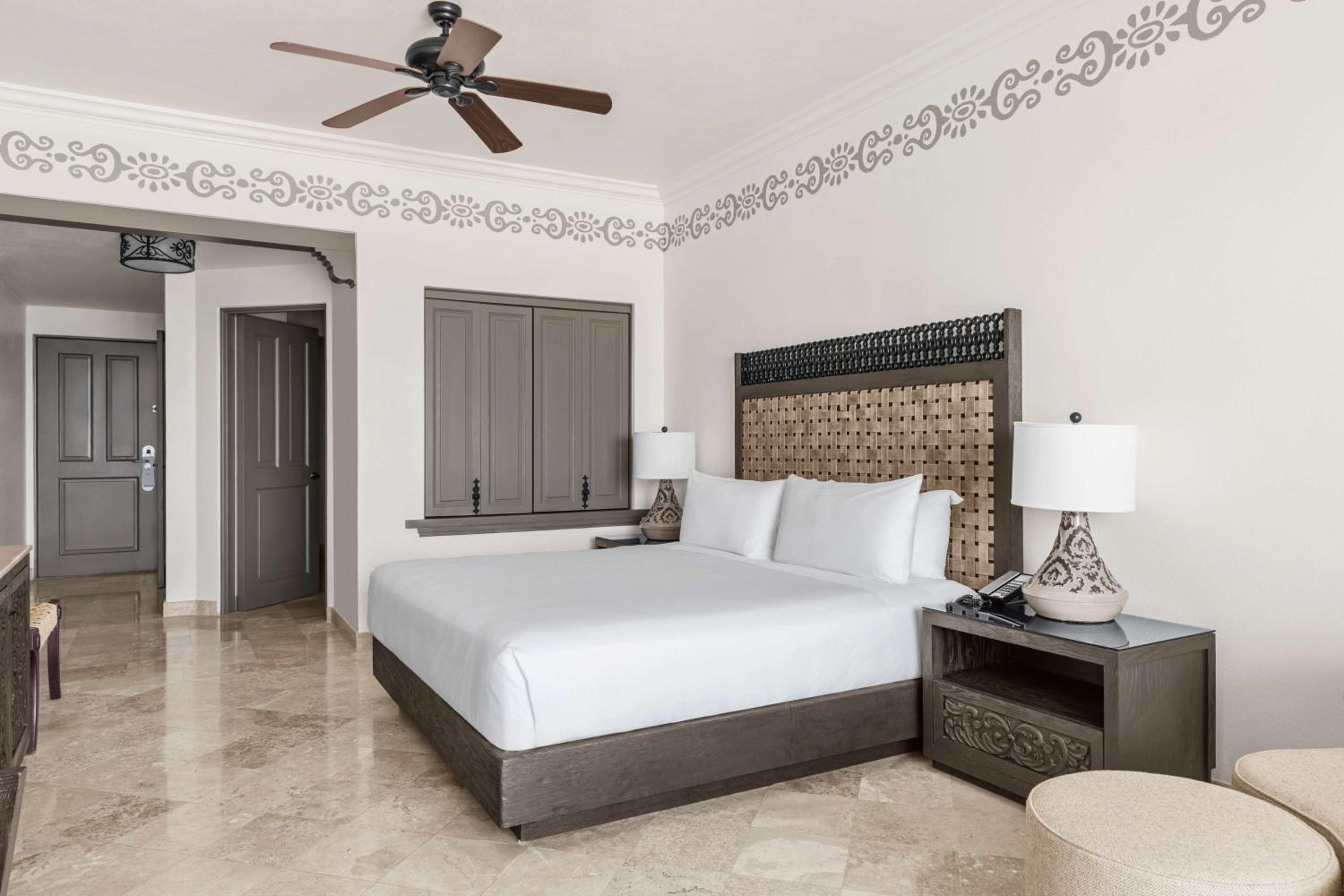 Deluxe King Room with Ocean View