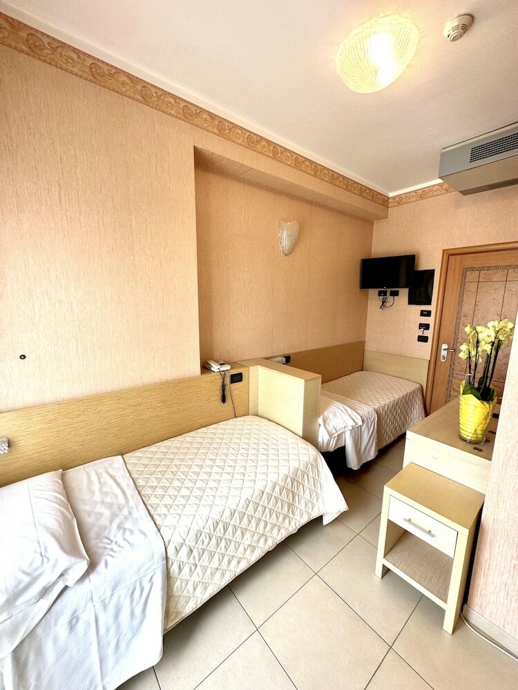 Economy Double Room Single Use, 1 Twin Bed