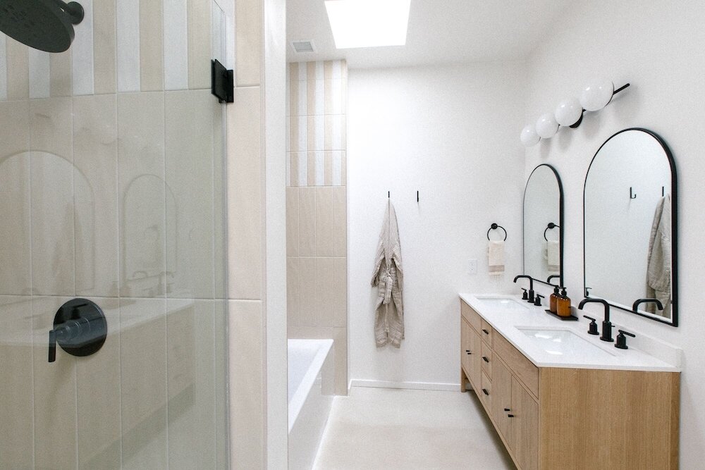 Suite, 1 King Bed with Sofa bed, Bathtub, Poolside