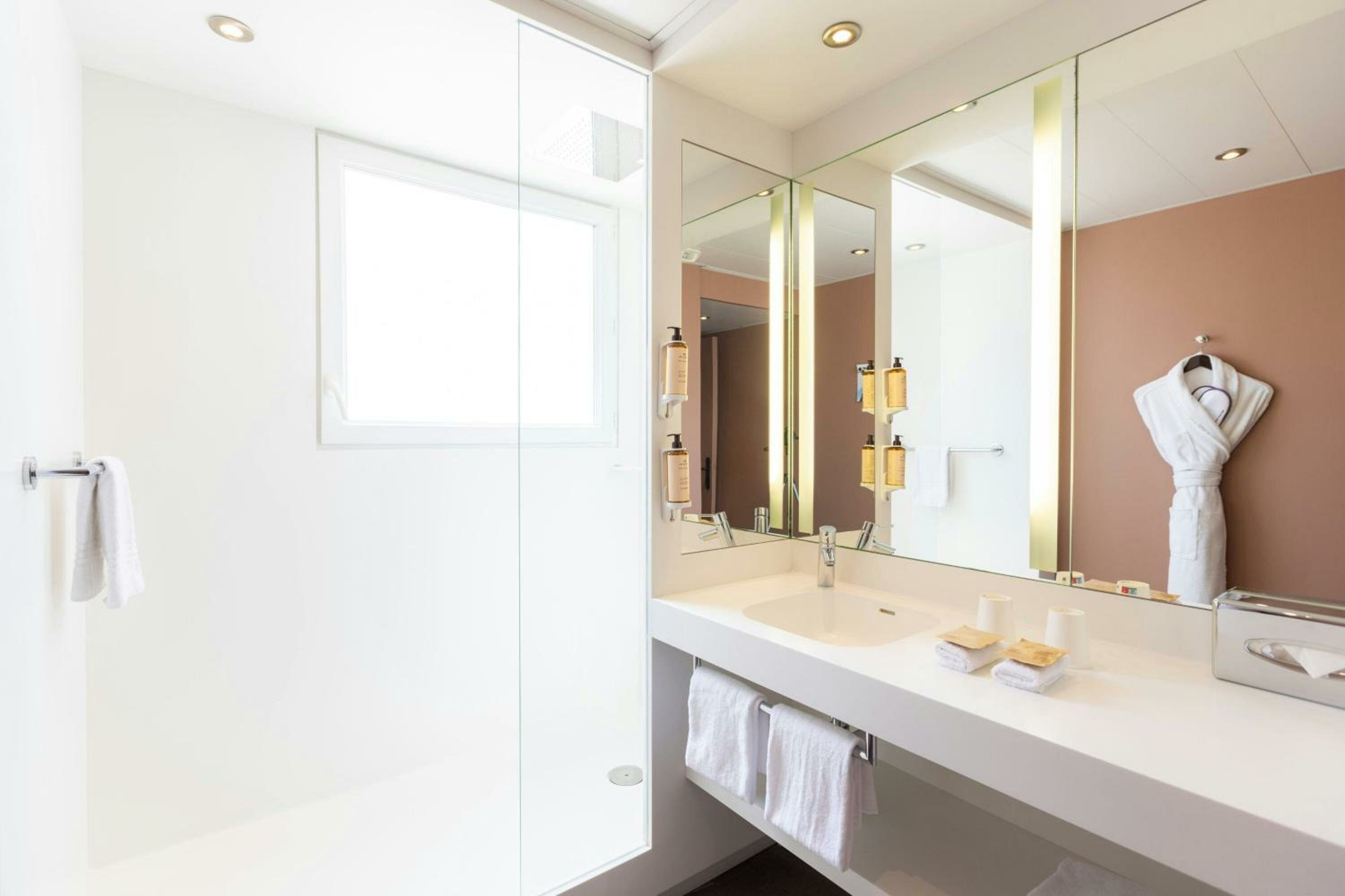 Premium Queen Room with Terrace and Noter Dame View