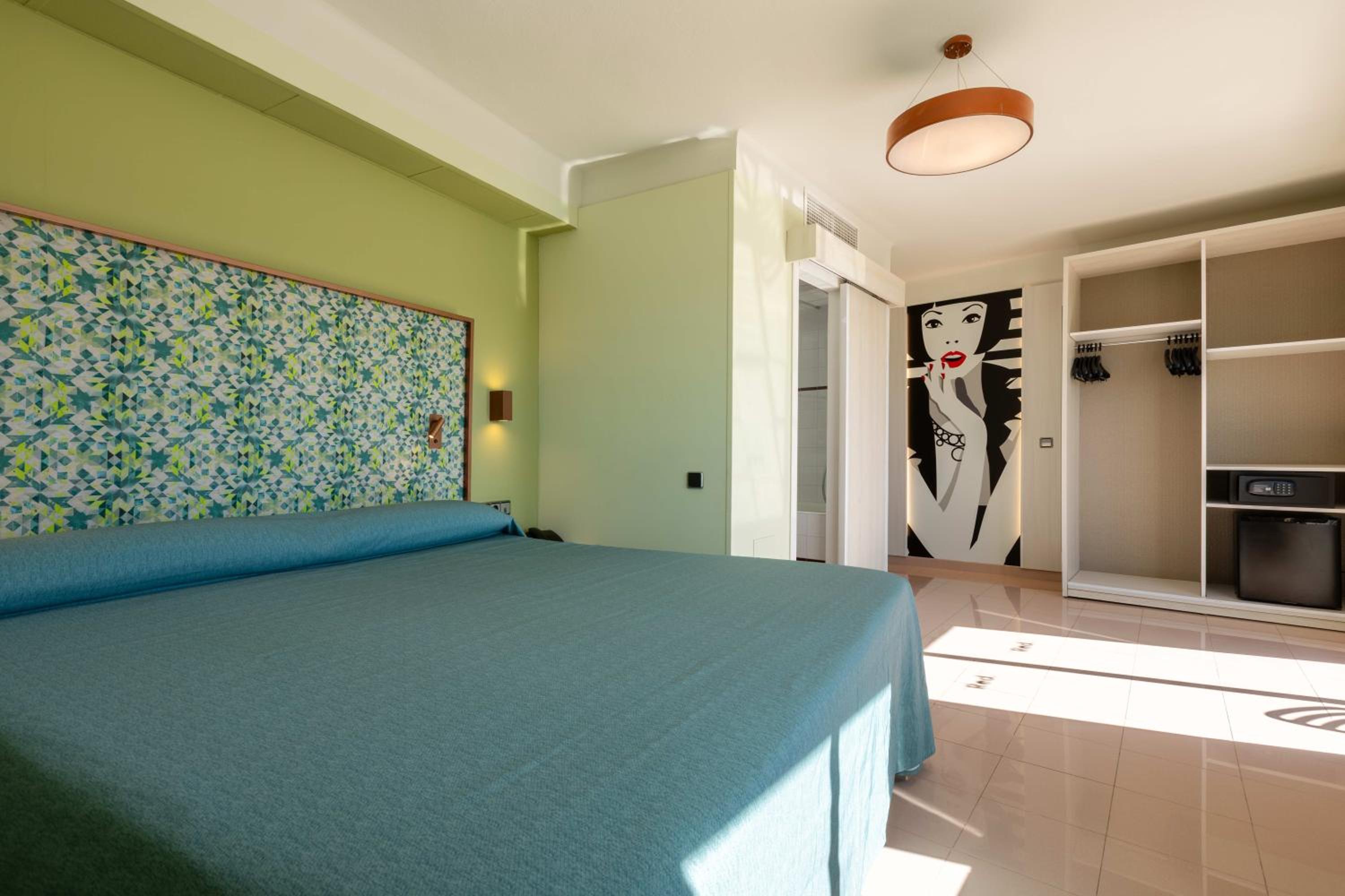 Queen Room with Sea View