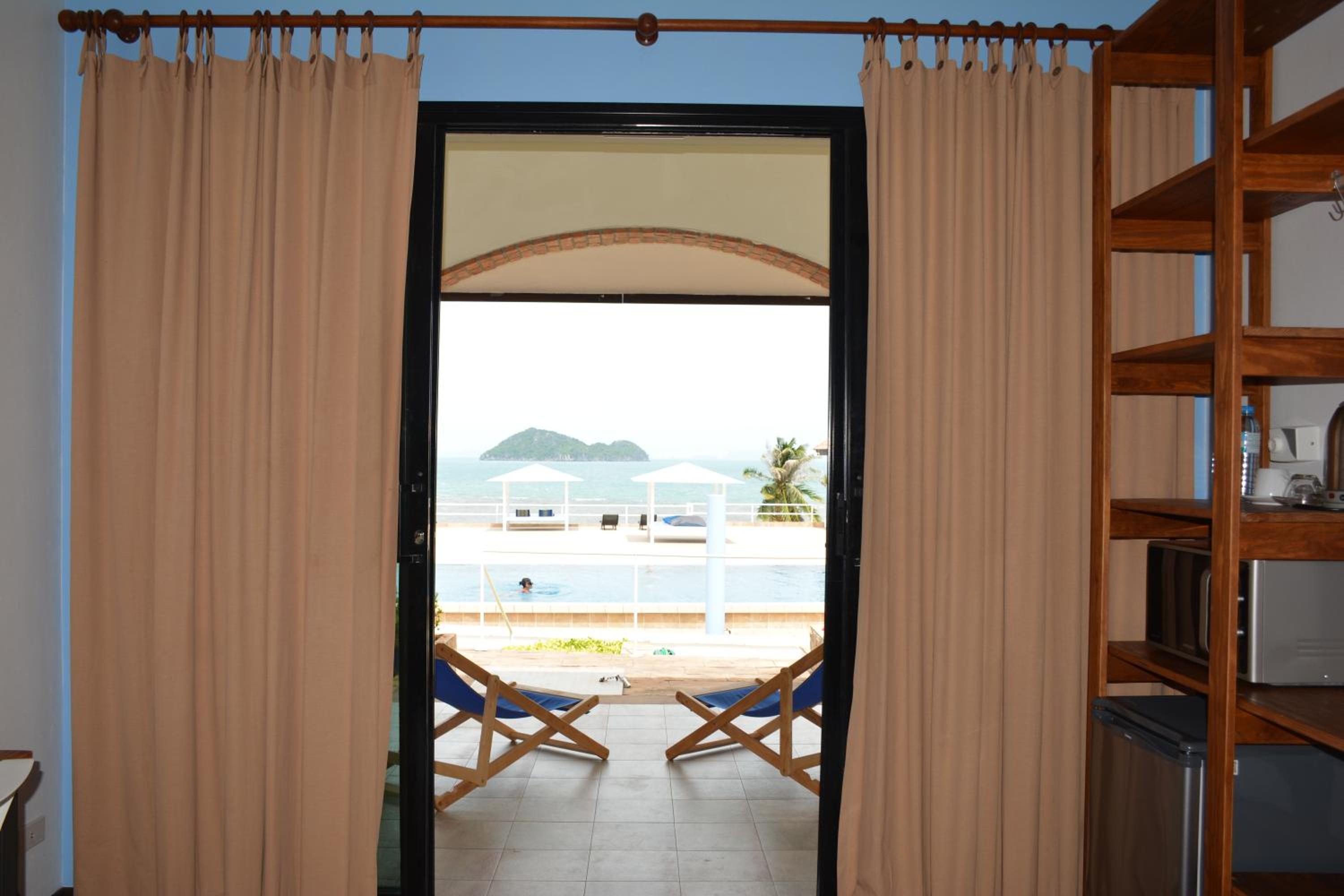 Poolside Suite with Ocean View