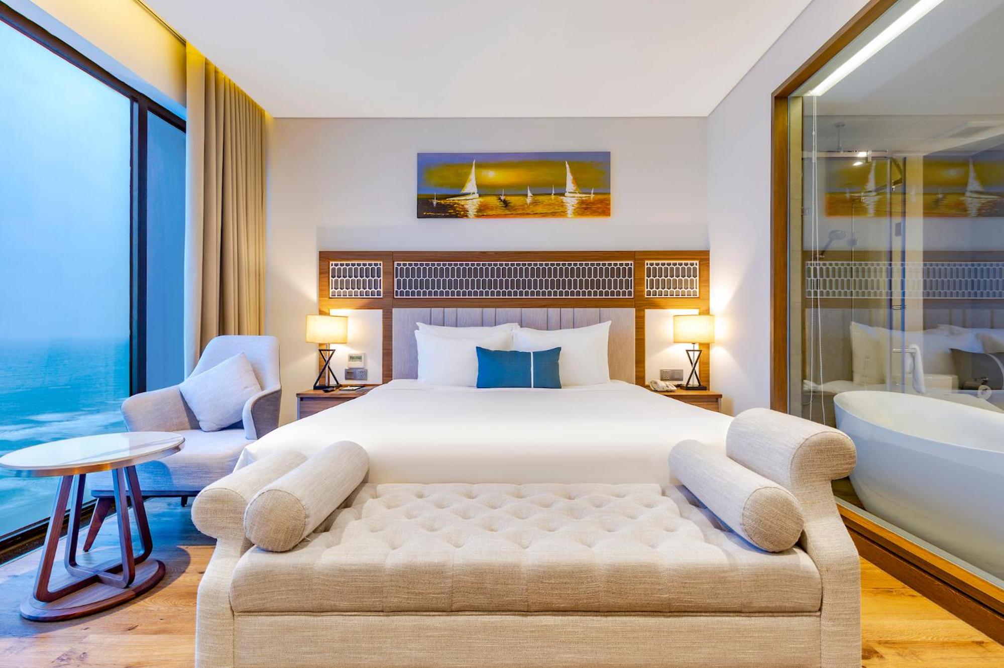 Grand Ocean Queen Room with Bathtub - Afternoon Tea Included