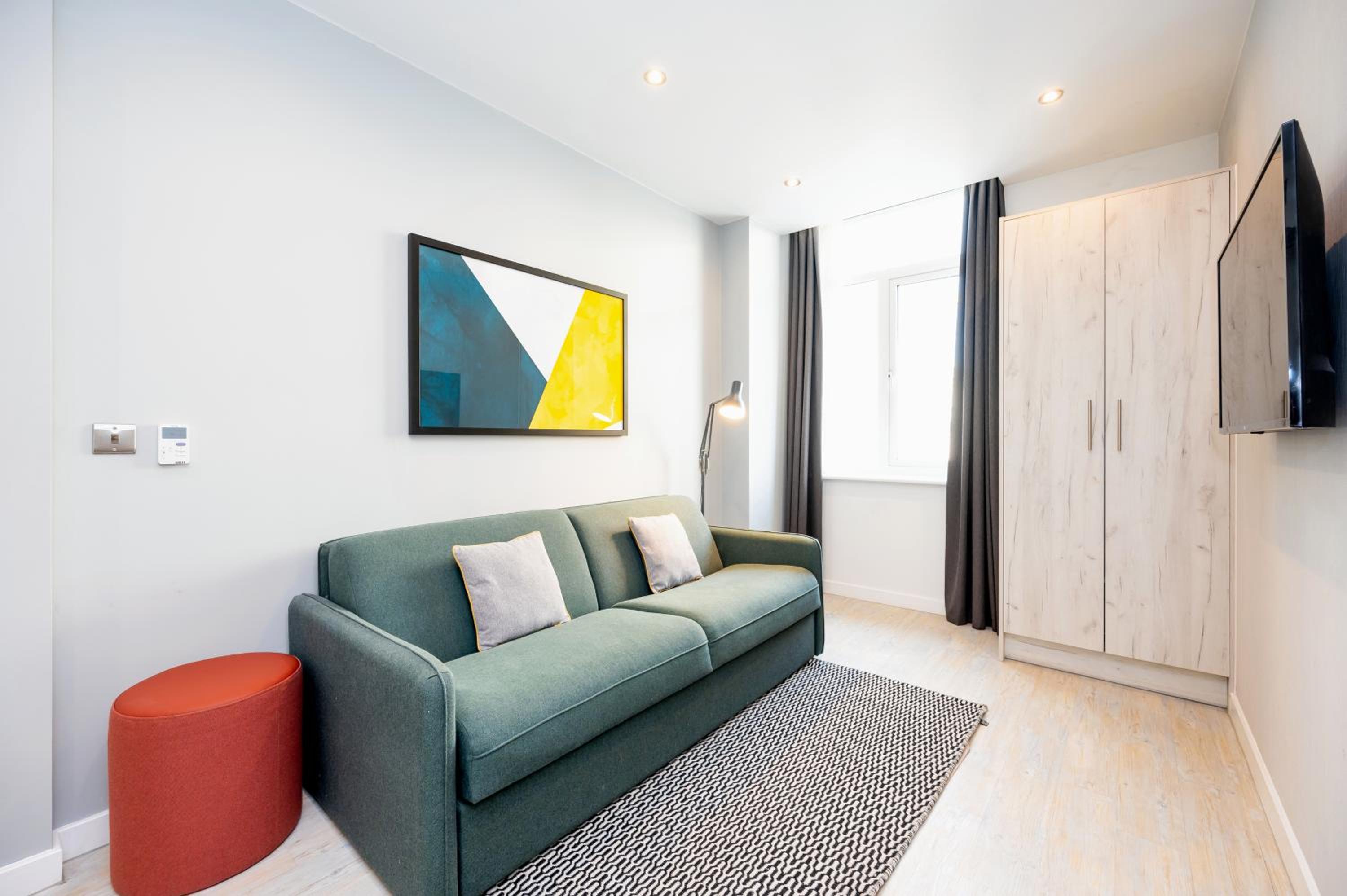 One-Bedroom Apartment