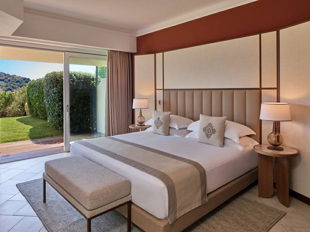 Junior Suite, 1 King Bed, Accessible, Jetted Tub
