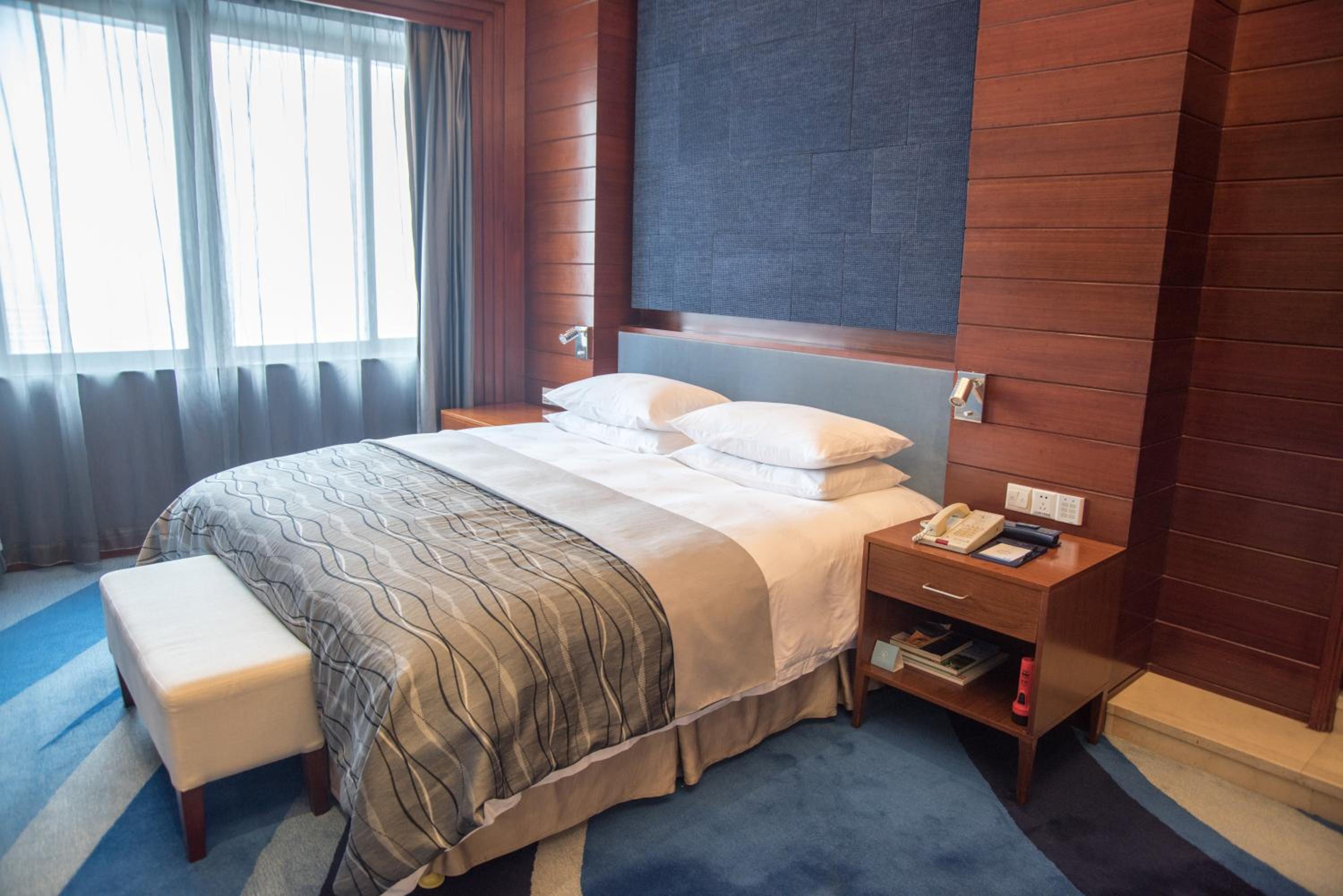 Ocean Superior Business suite room