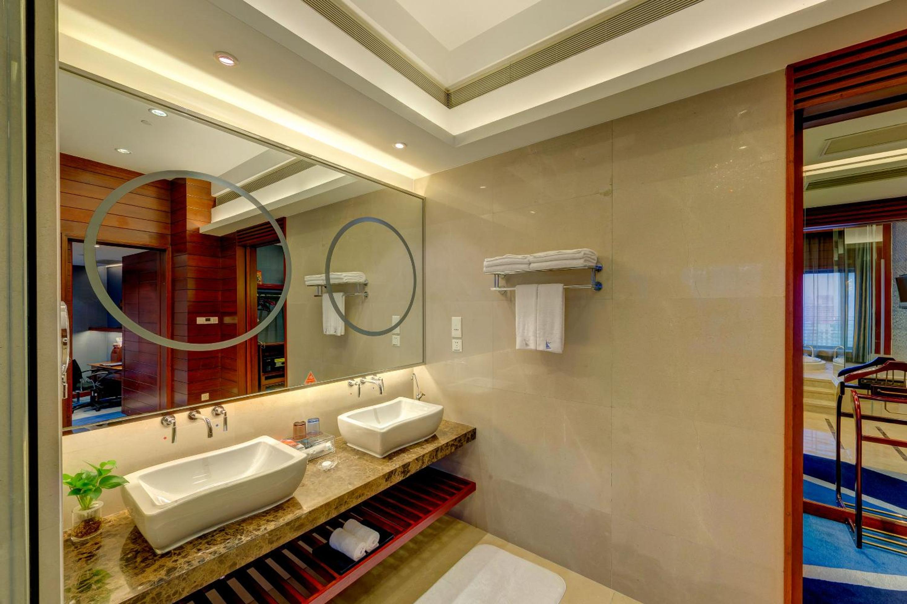 Ocean Superior Business suite room