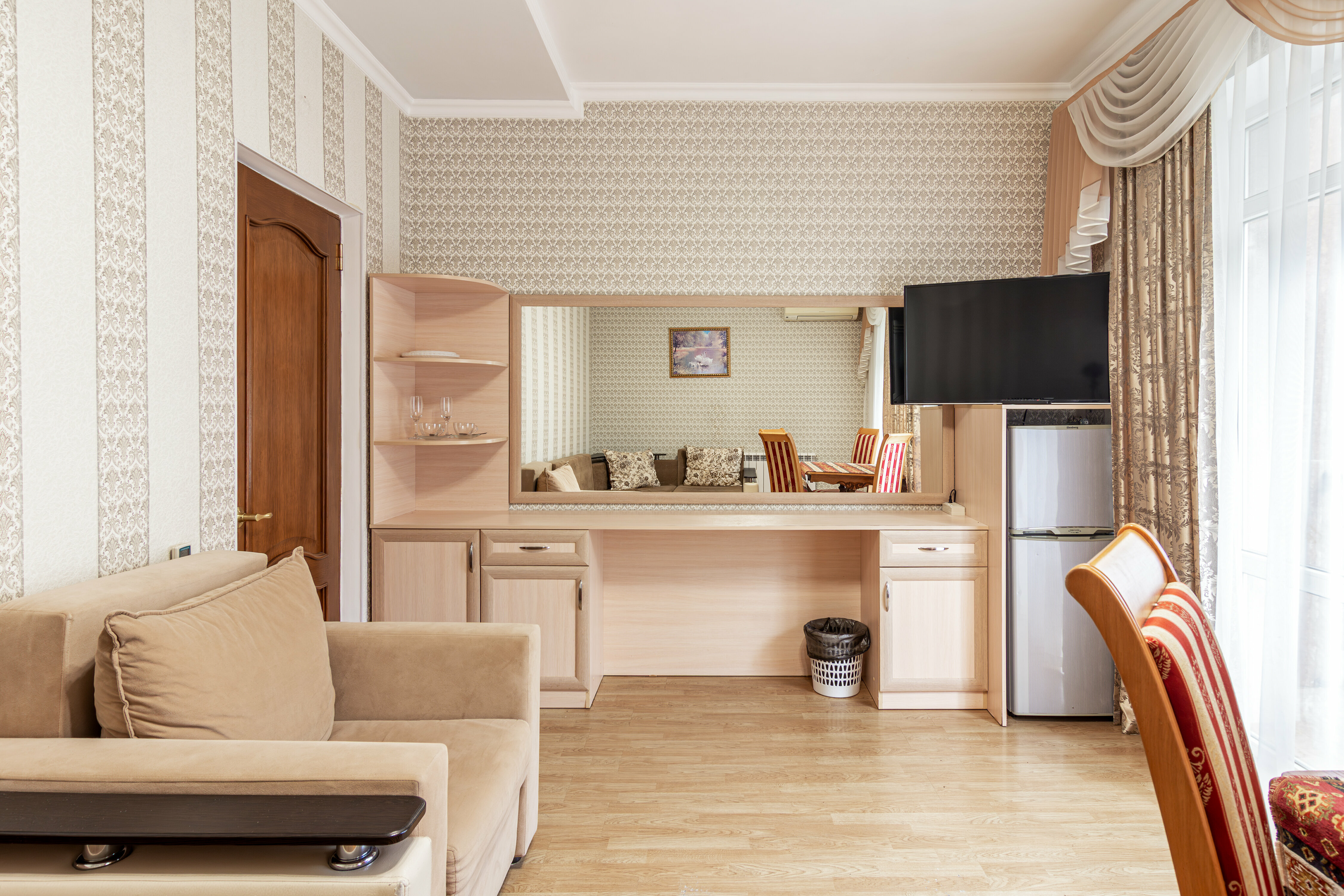 Люкс с кроватью размера «king-size» и балконом