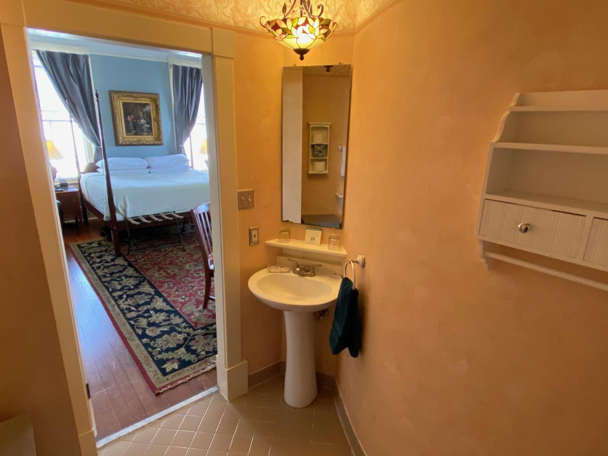 Bredby- King Room 403