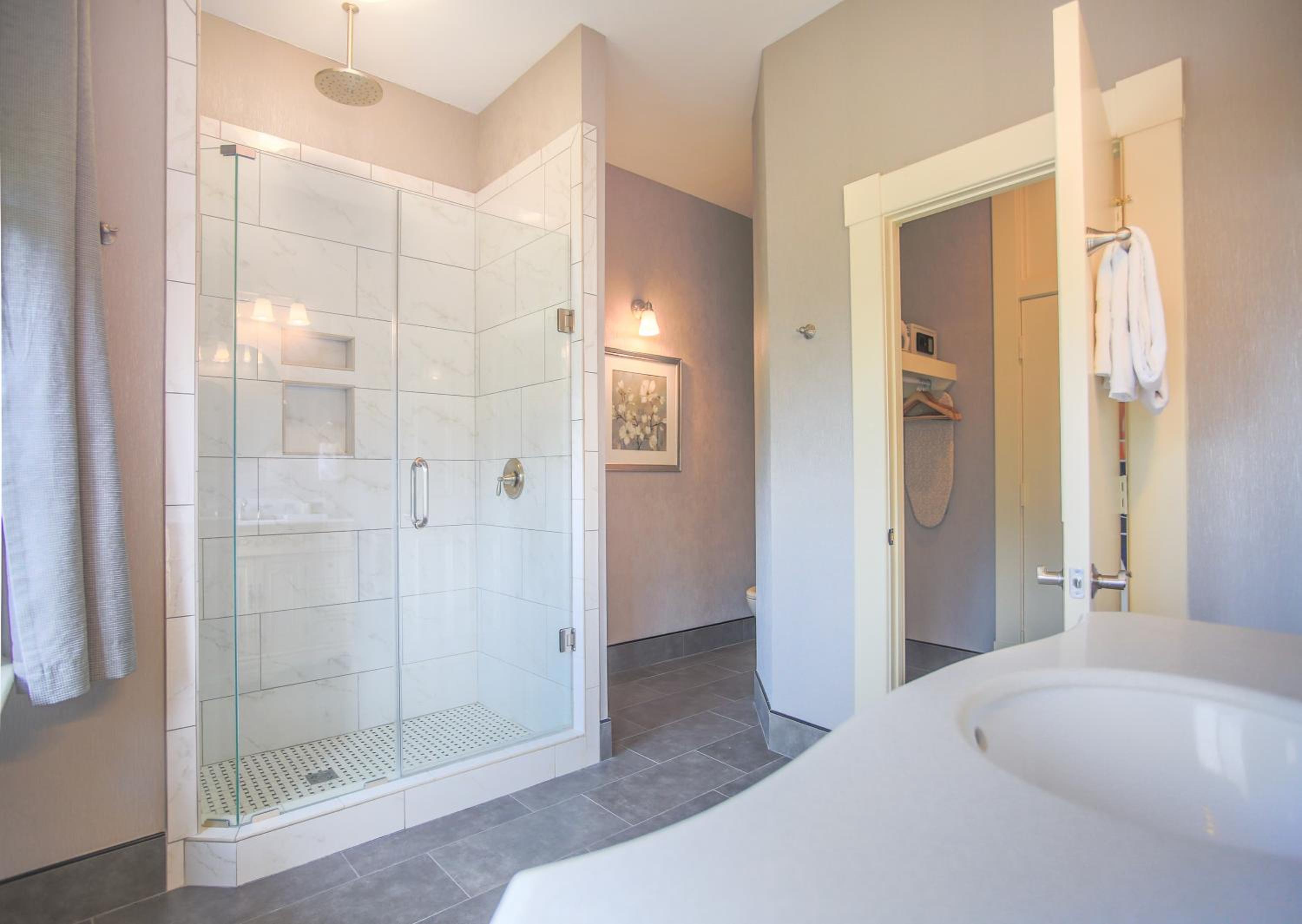 Wrest House- King Room 401