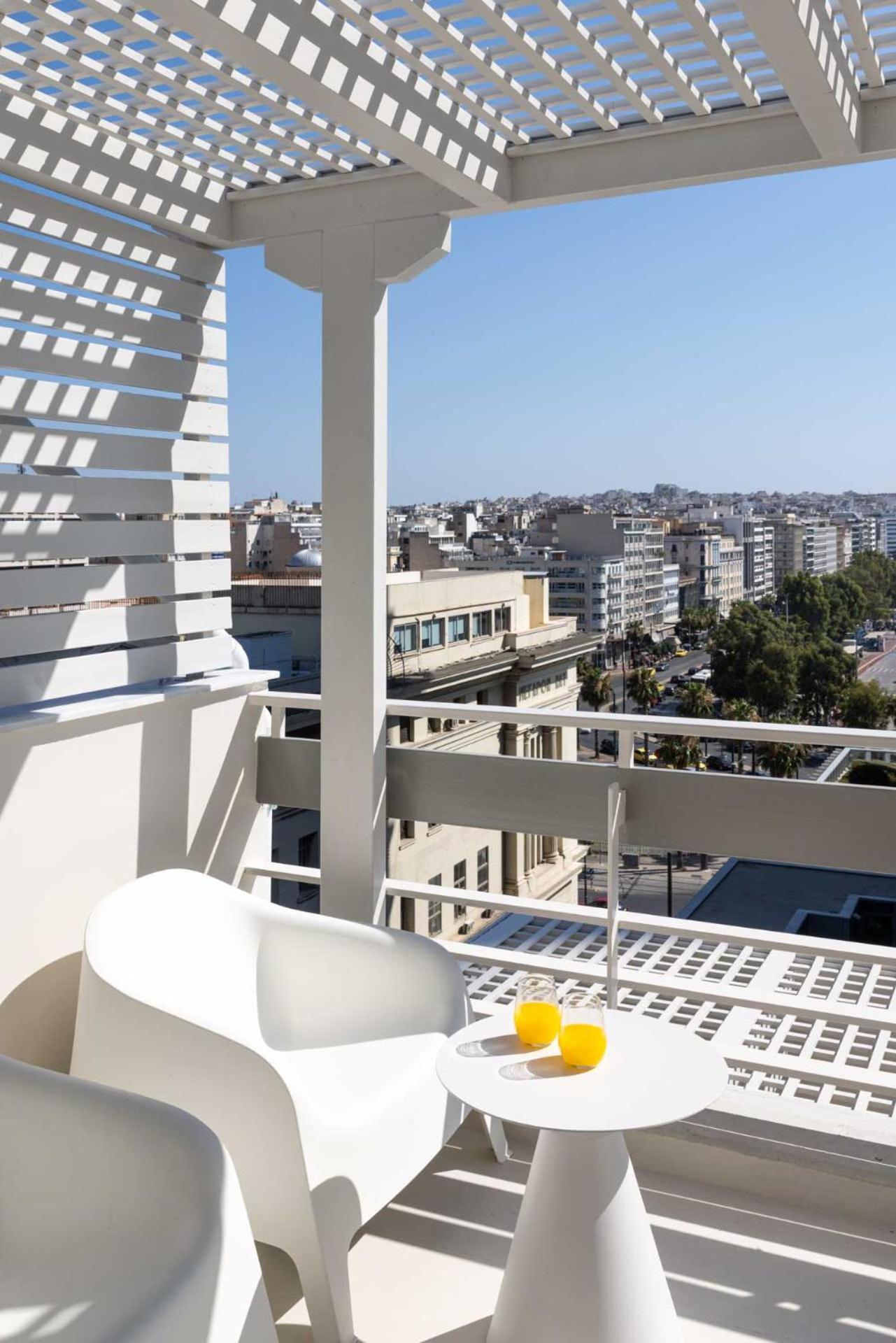 Suite with Terrace City and Port View