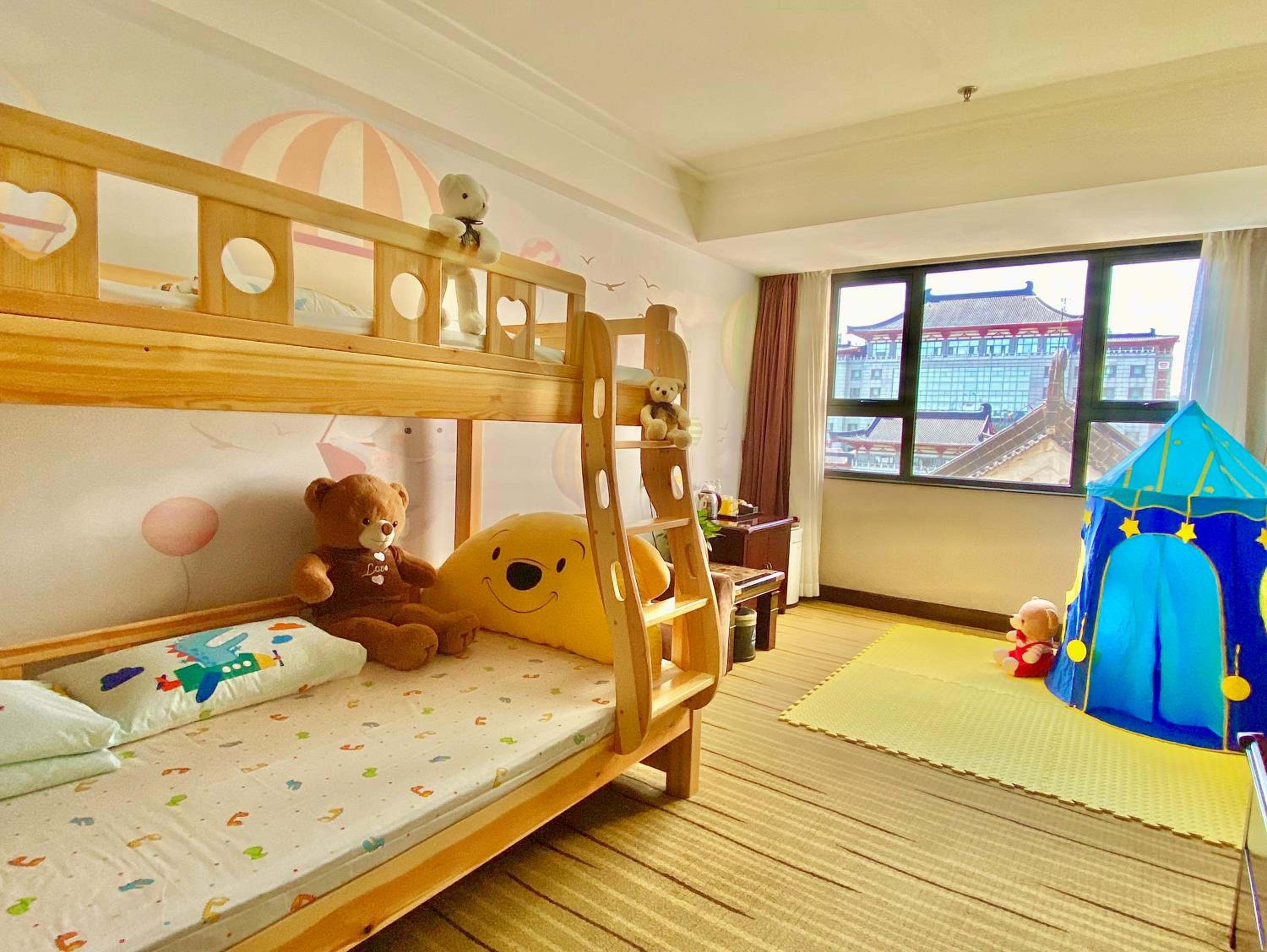 Deluxe Family Suite