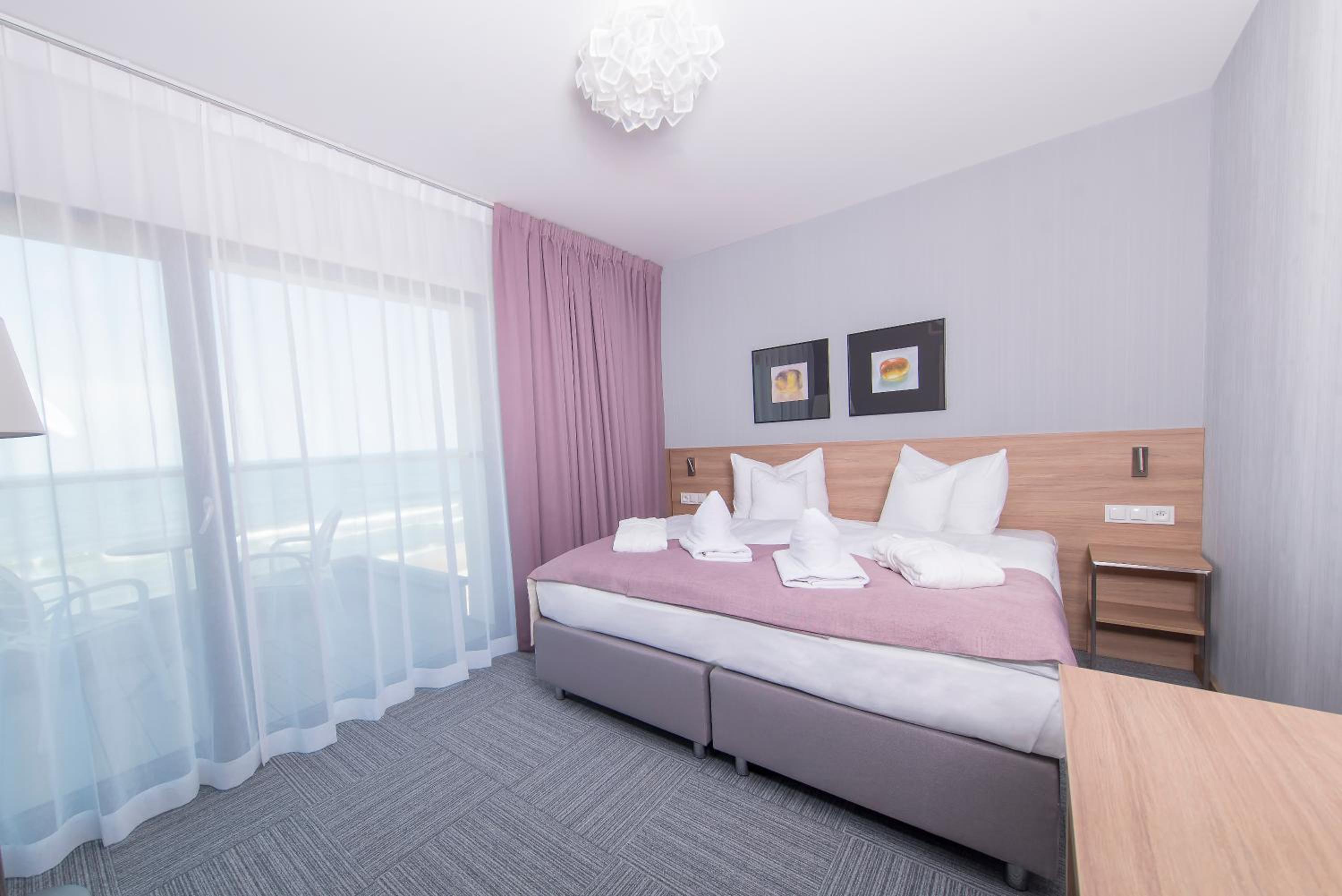 One-Bedroom Suite with Sea View