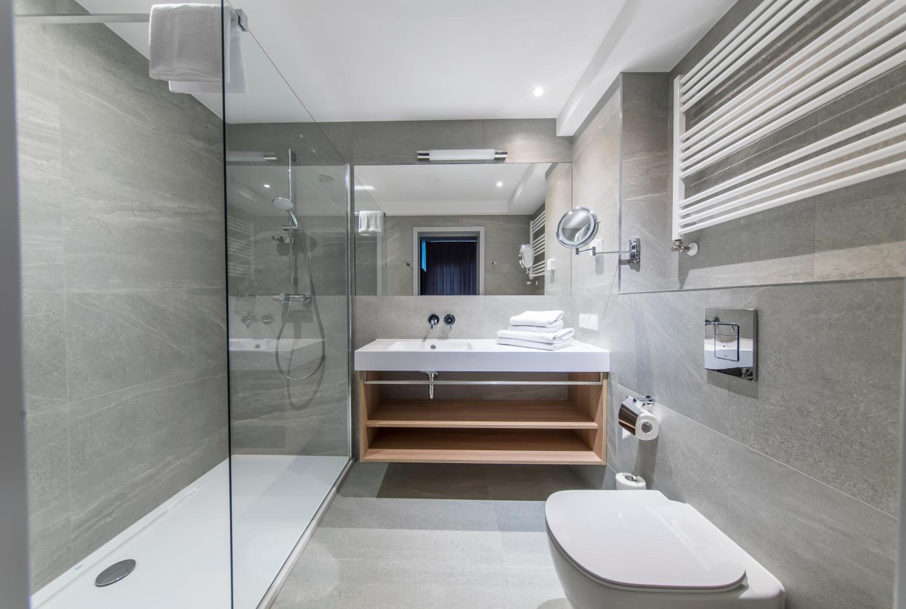 One-Bedroom Suite with Sea View