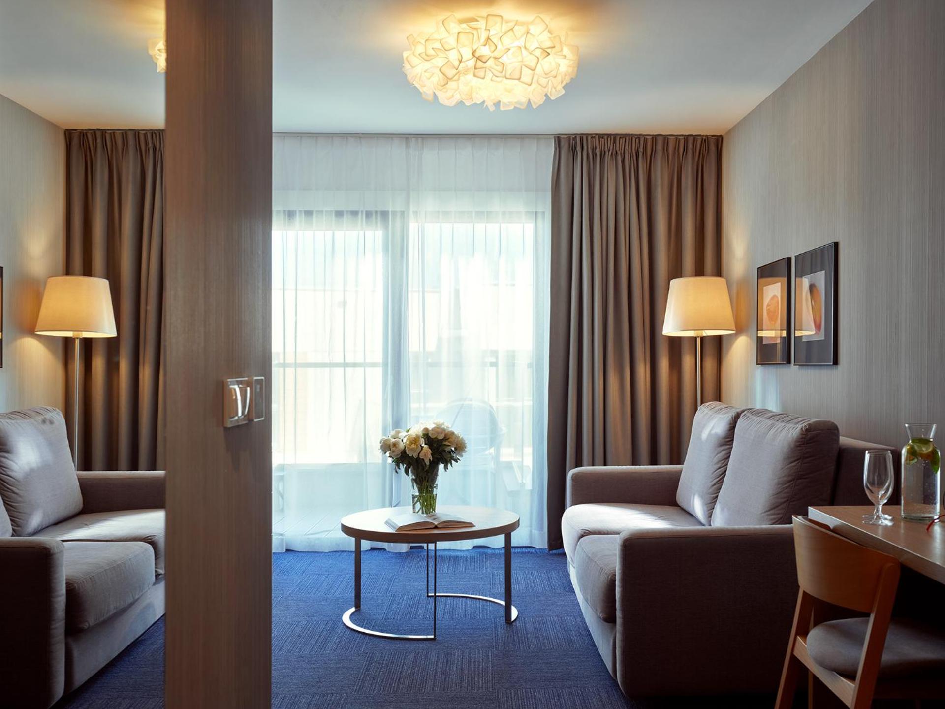 One-Bedroom Suite with Side Sea View