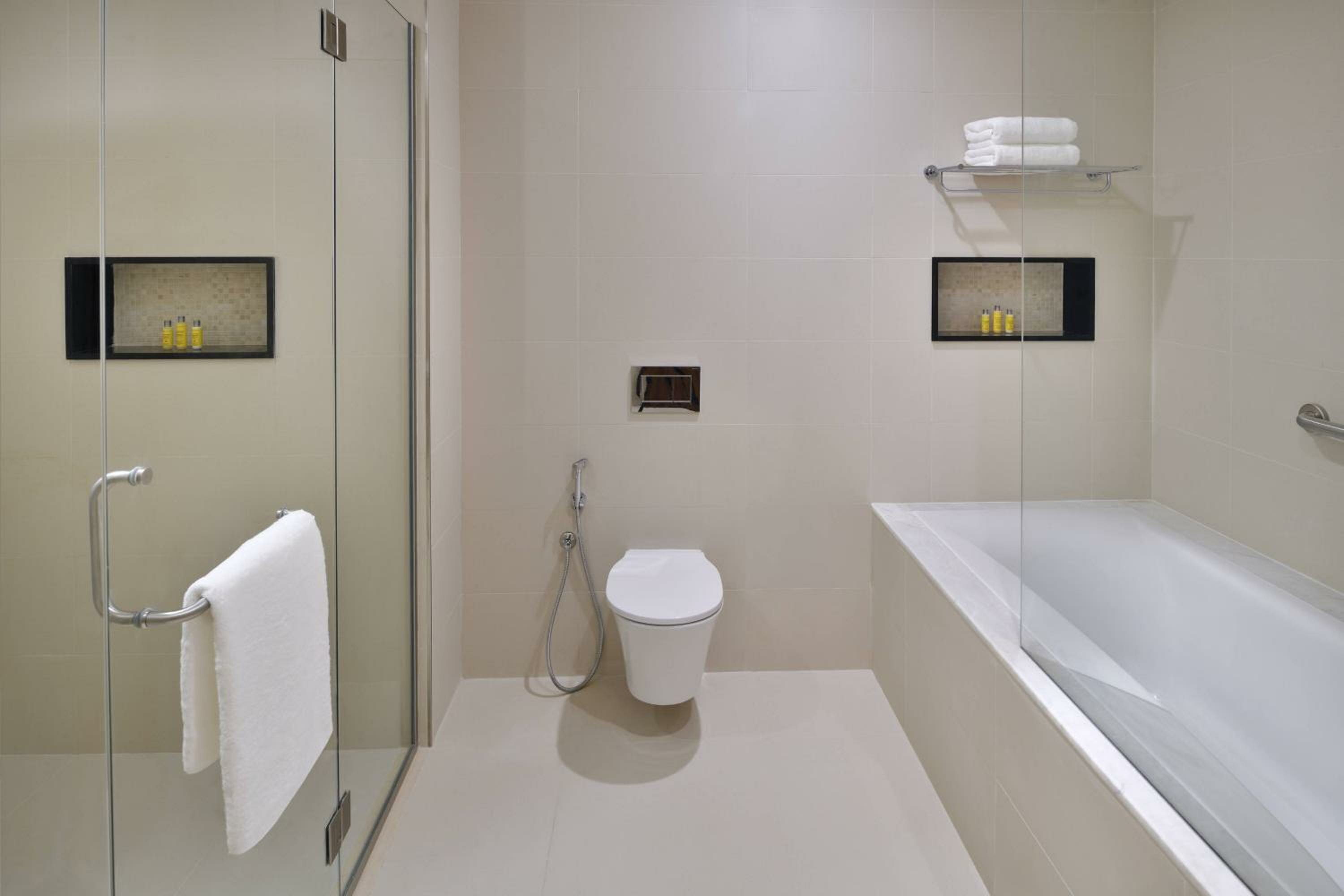 2 Bedroom Apartment, Bedroom 1: 1 King, Bedroom 2: 2 Double