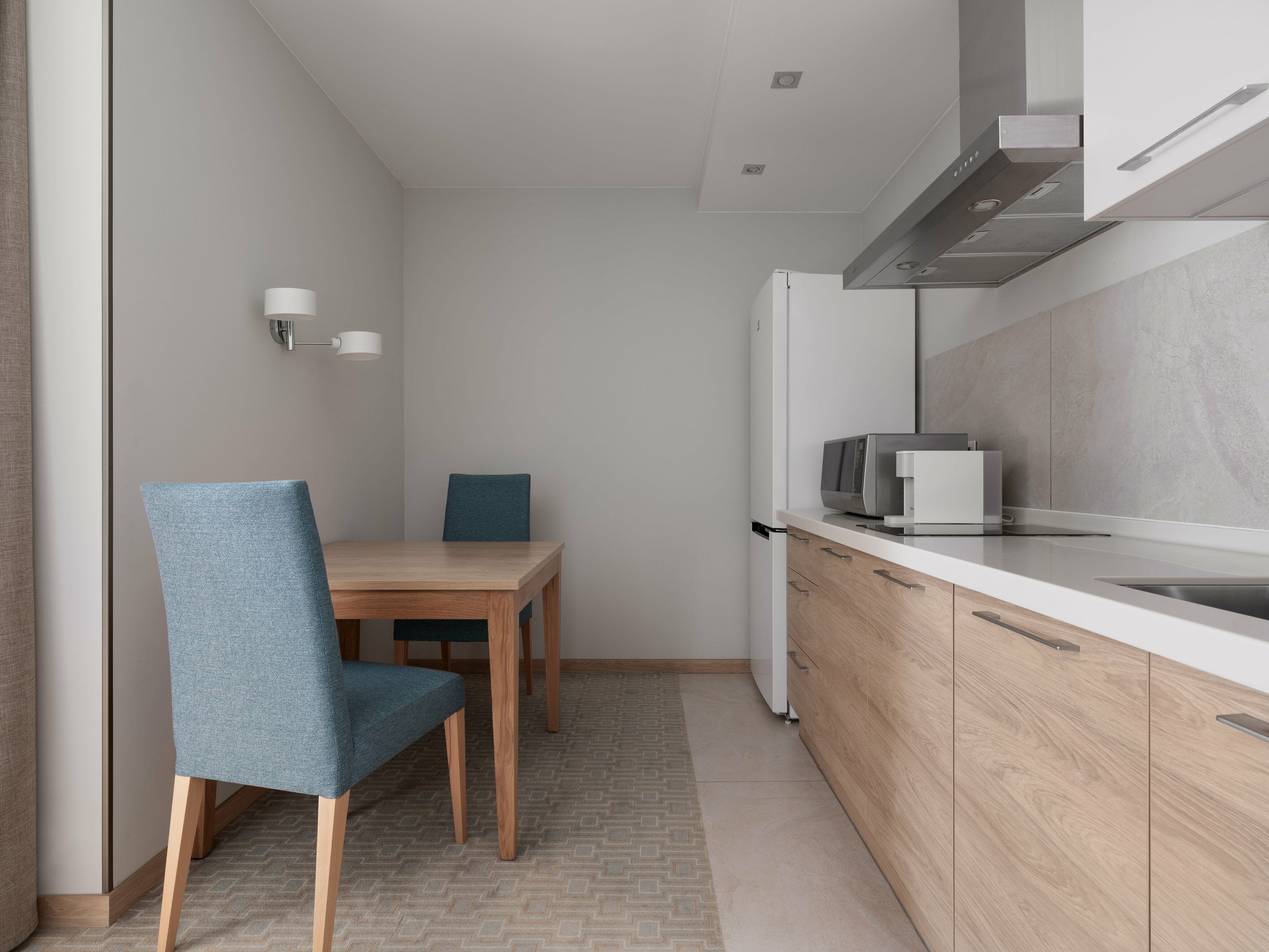 Люкс 2х комнатный с 1спальней, балкон, вид на море