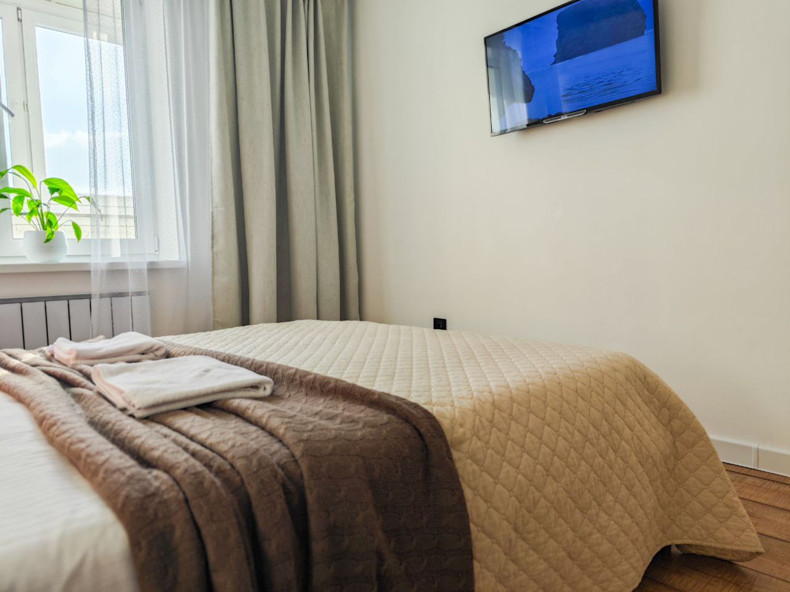 Квартира на высоком этаже с видом на город и облака в ЖК Акварель