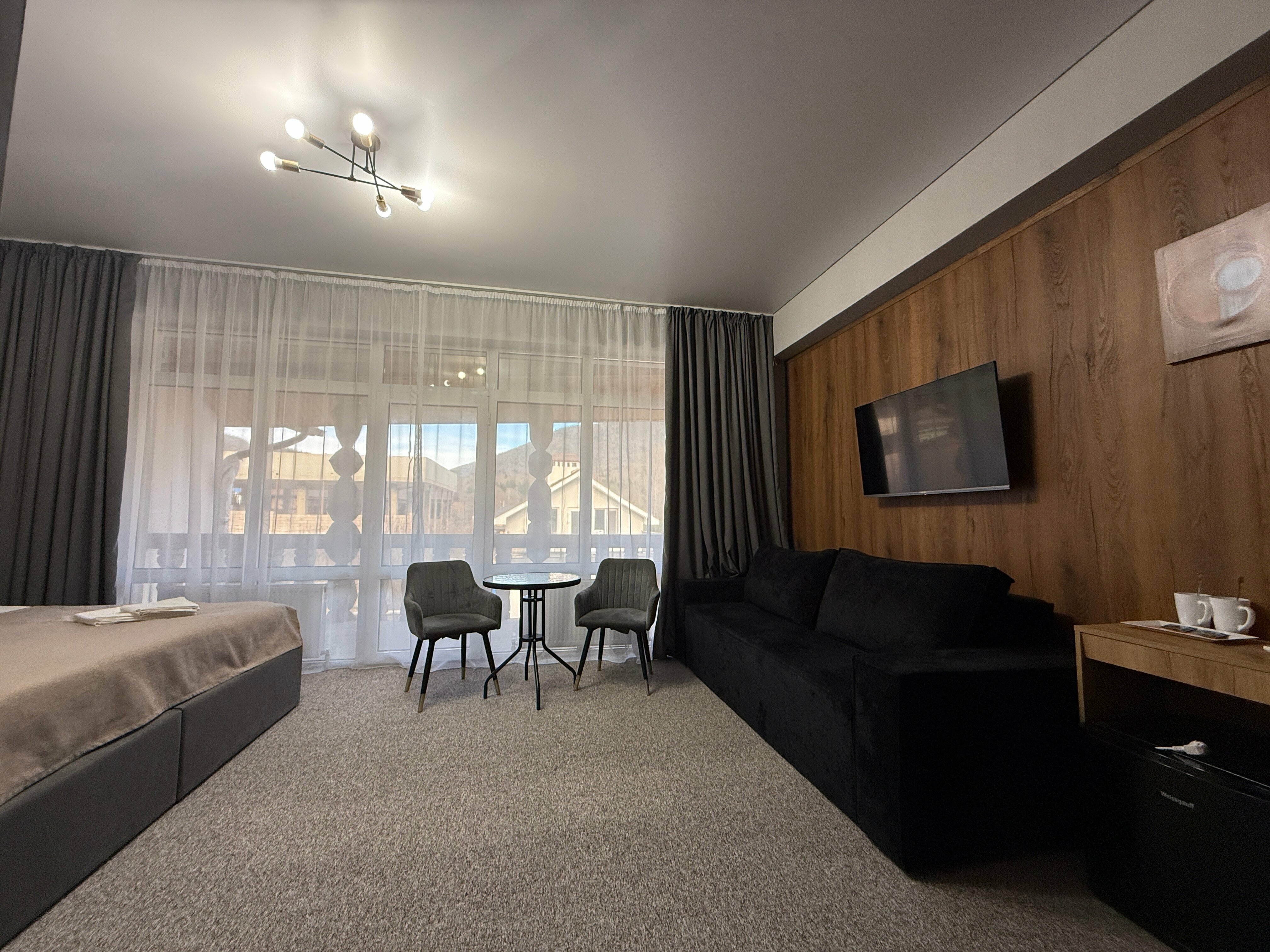 Четырехместный однокомнатный люкс с балконом