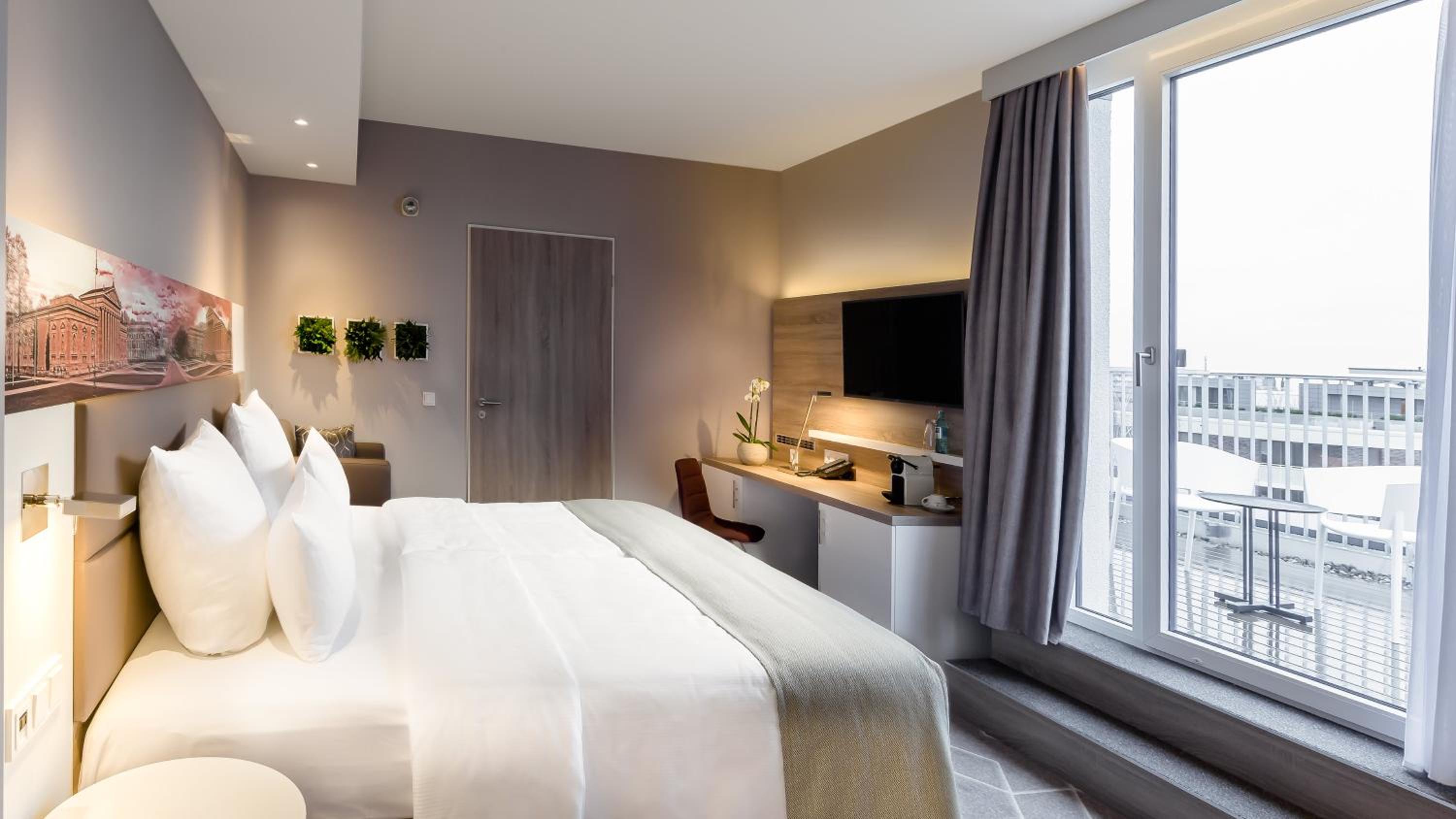 Premium Room With Terrace And Queen Bed