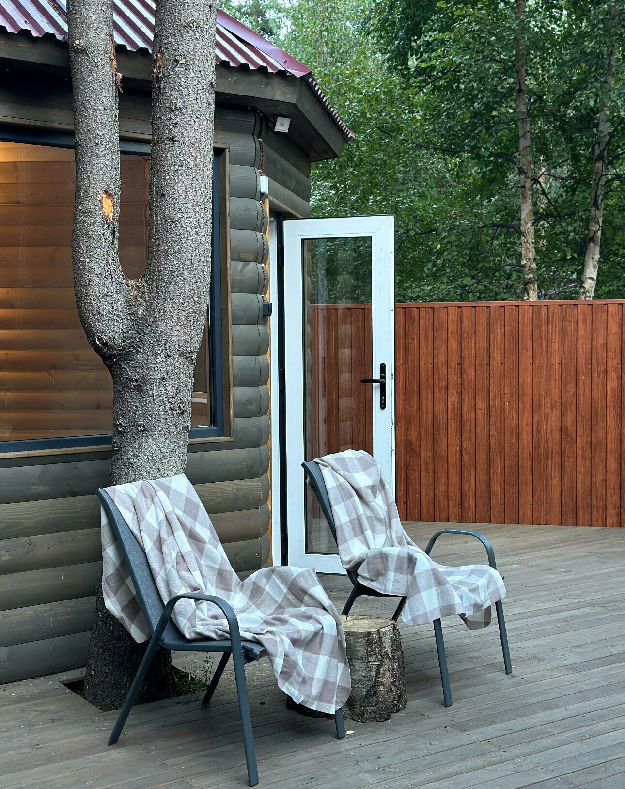 2 комнатный домик с террассой, беседкой, мангалом