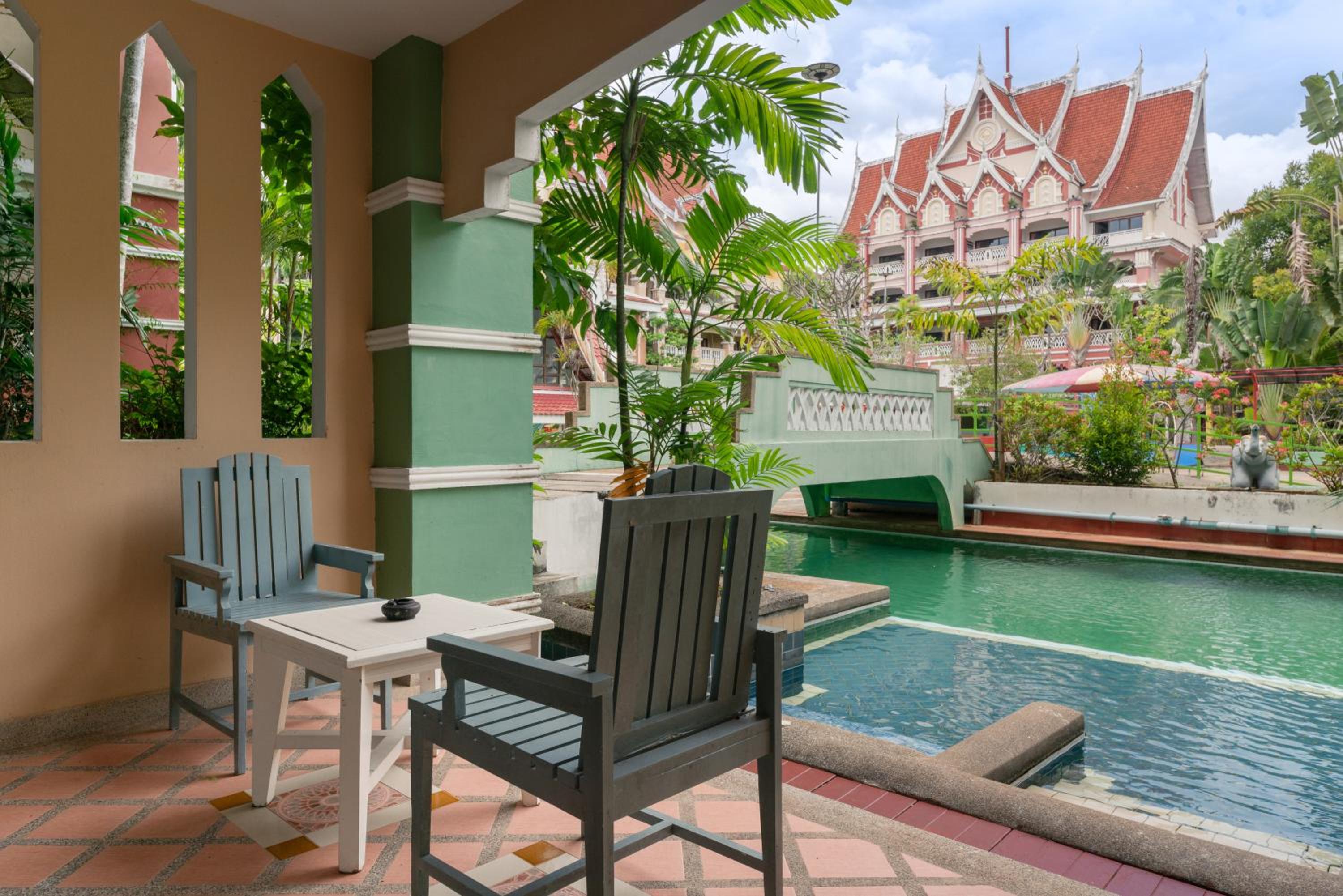 Deluxe Twin Room with Pool View