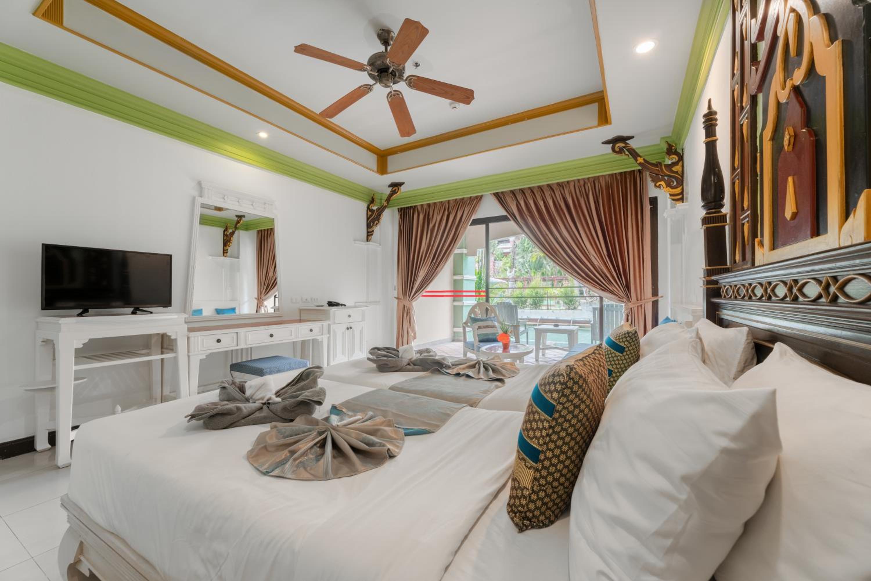Deluxe Twin Room with Pool View
