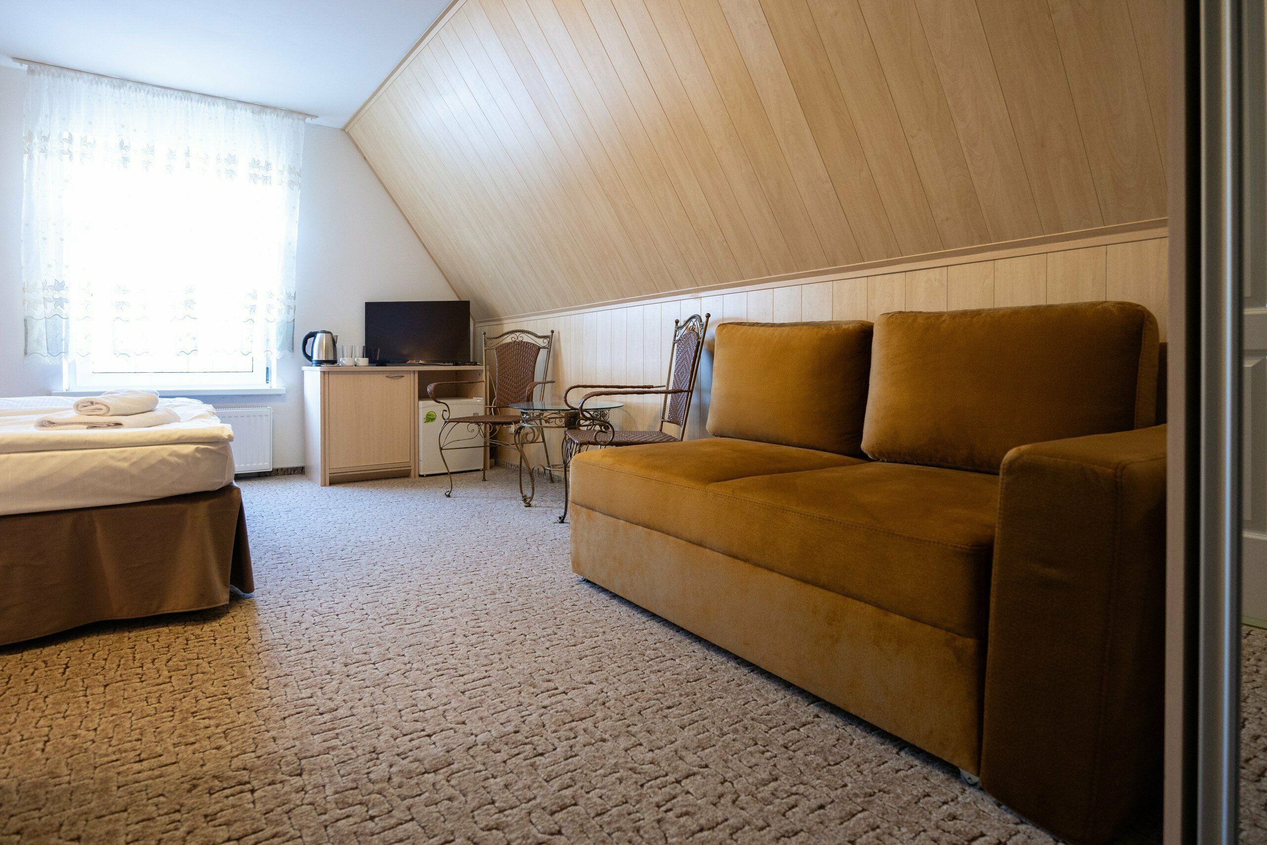 Улучшенное двухместное размещение +доп.место ( 2 отдельные кровати+диван)