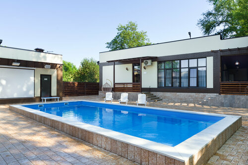 Коттедж с собственным бассейном