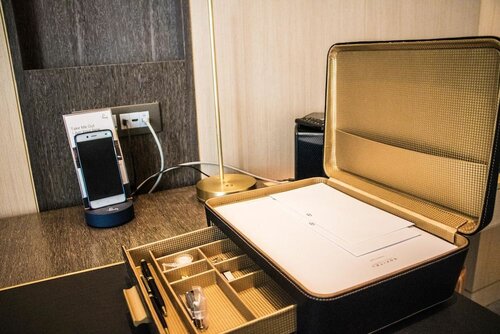 LUXURY ROOM, 2 Single Beds в Sofitel Singapore City Centre