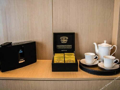 LUXURY ROOM, 1 King Bed в Sofitel Singapore City Centre