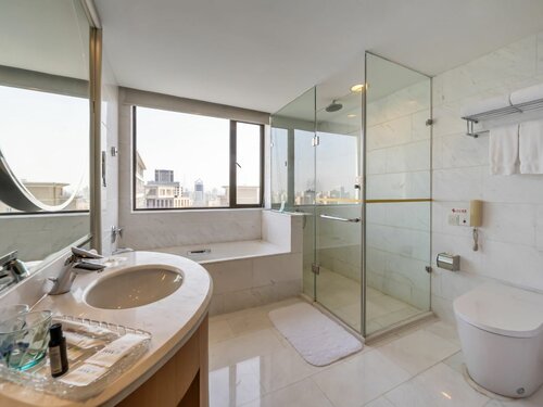 Deluxe King Room в Guangdong Hotel Shanghai