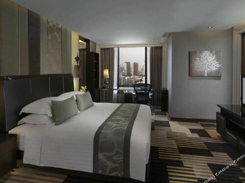 Two-Bedroom Family Suite в The Landmark Bangkok