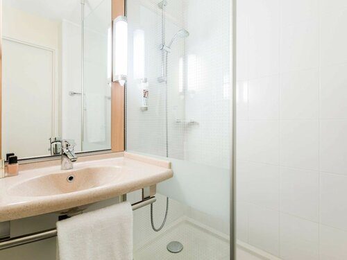 Стандартный номер (двуспальная кровать) в Ibis Rennes Cesson