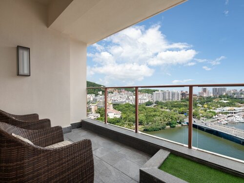 Номер с видом на залив (двуспальная кровать) в Crowne Plaza Sanya City Center by IHG